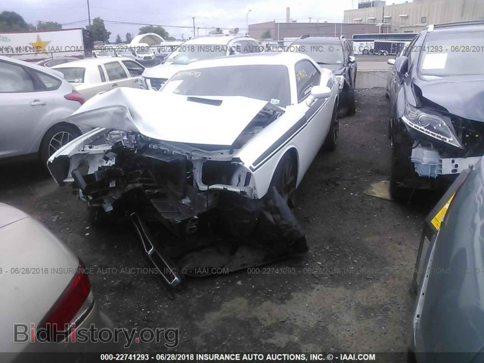 2016 Dodge Challenger - VIN: 2C3CDZBTXGH162855 - Photo 2