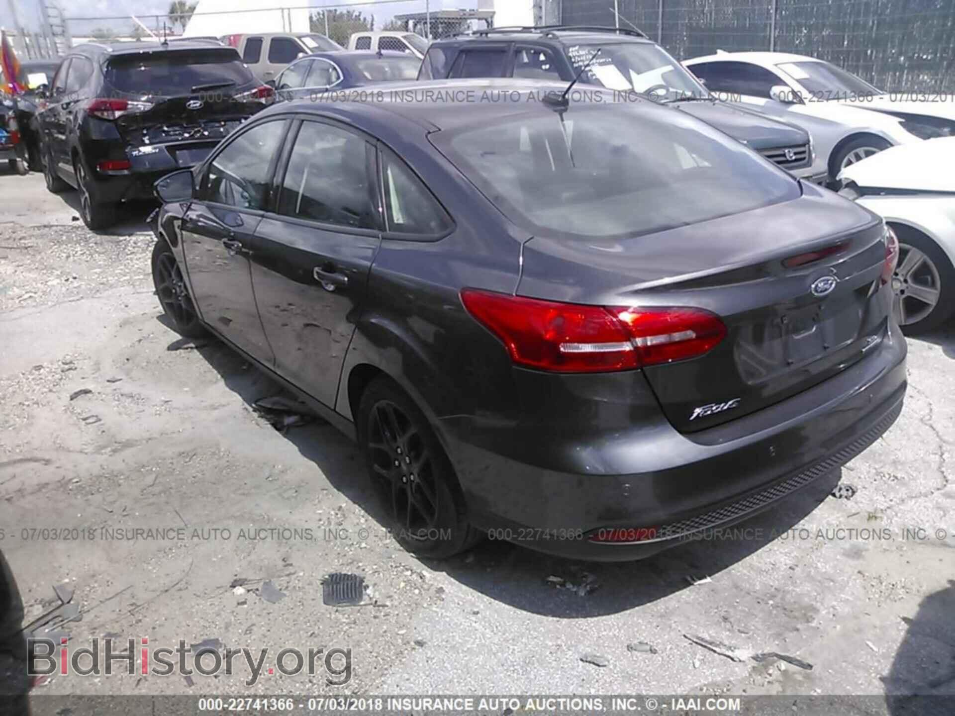 2016 Ford Focus - VIN: 1FADP3F20GL323843 - Photo 3