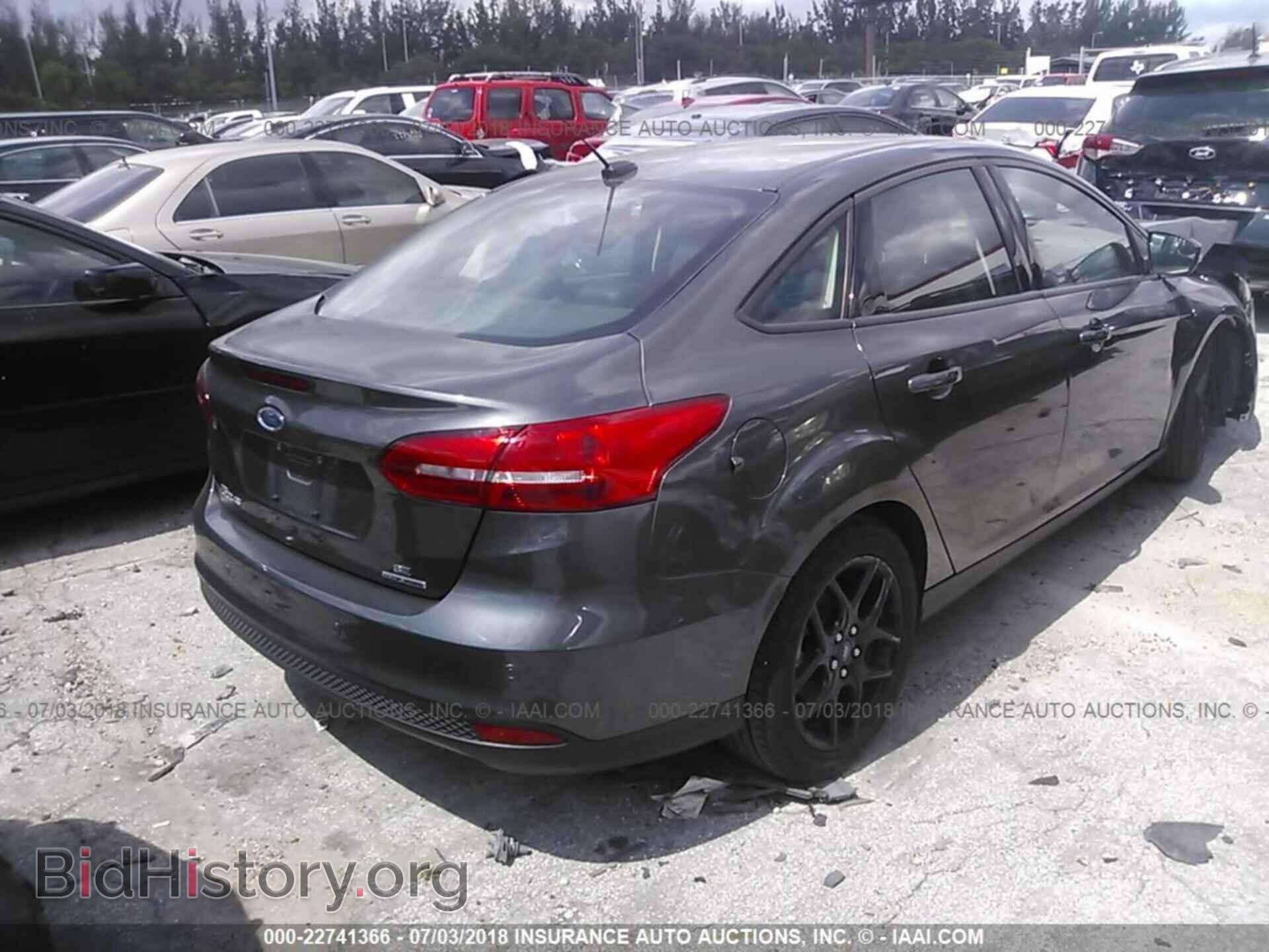 2016 Ford Focus - VIN: 1FADP3F20GL323843 - Photo 4