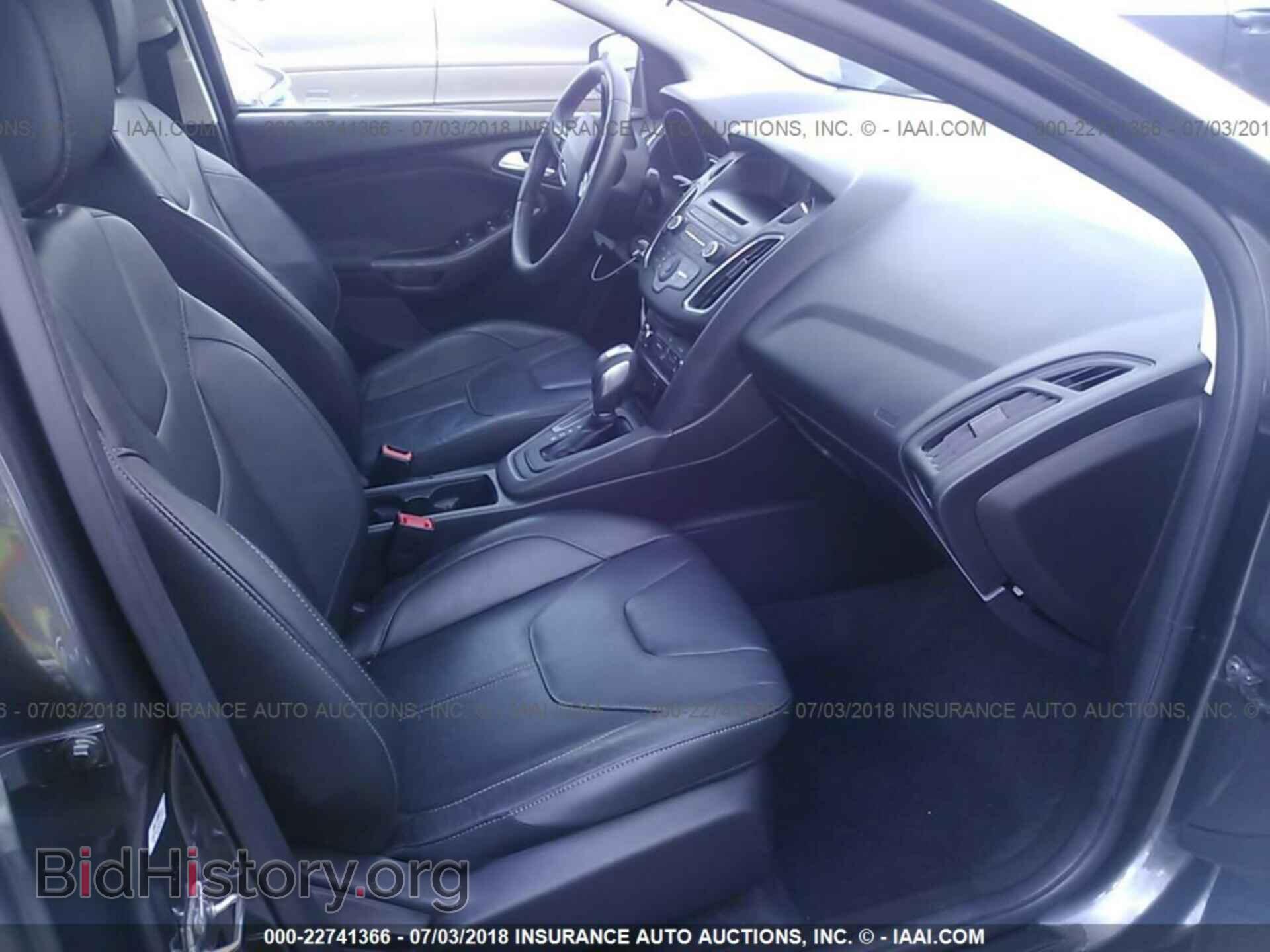 2016 Ford Focus - VIN: 1FADP3F20GL323843 - Photo 5
