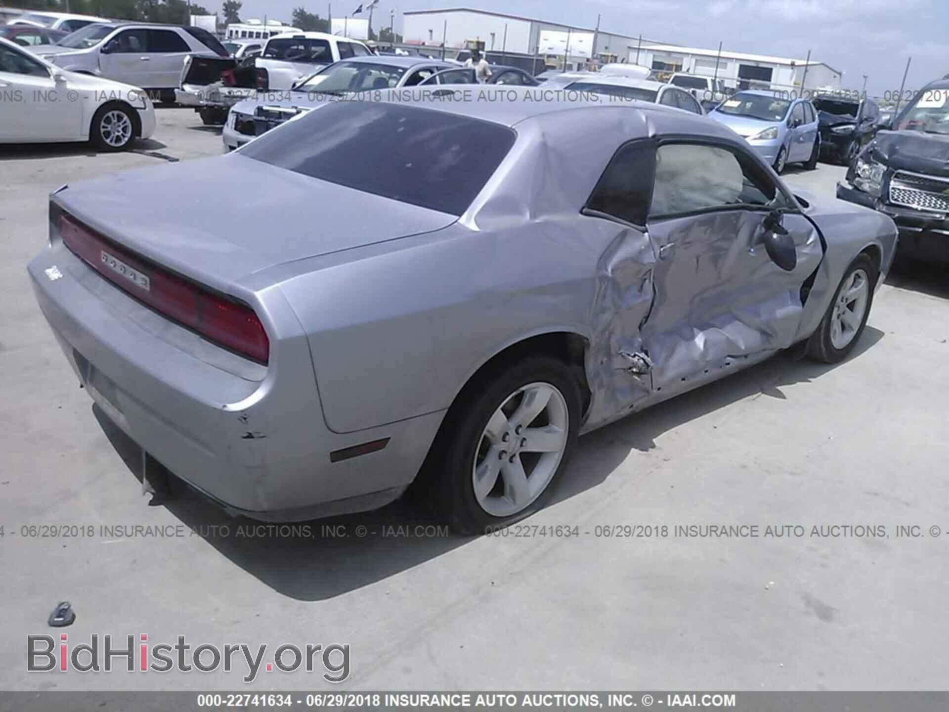 2014 Dodge Challenger - VIN: 2C3CDYAG2EH251556 - Фото 4
