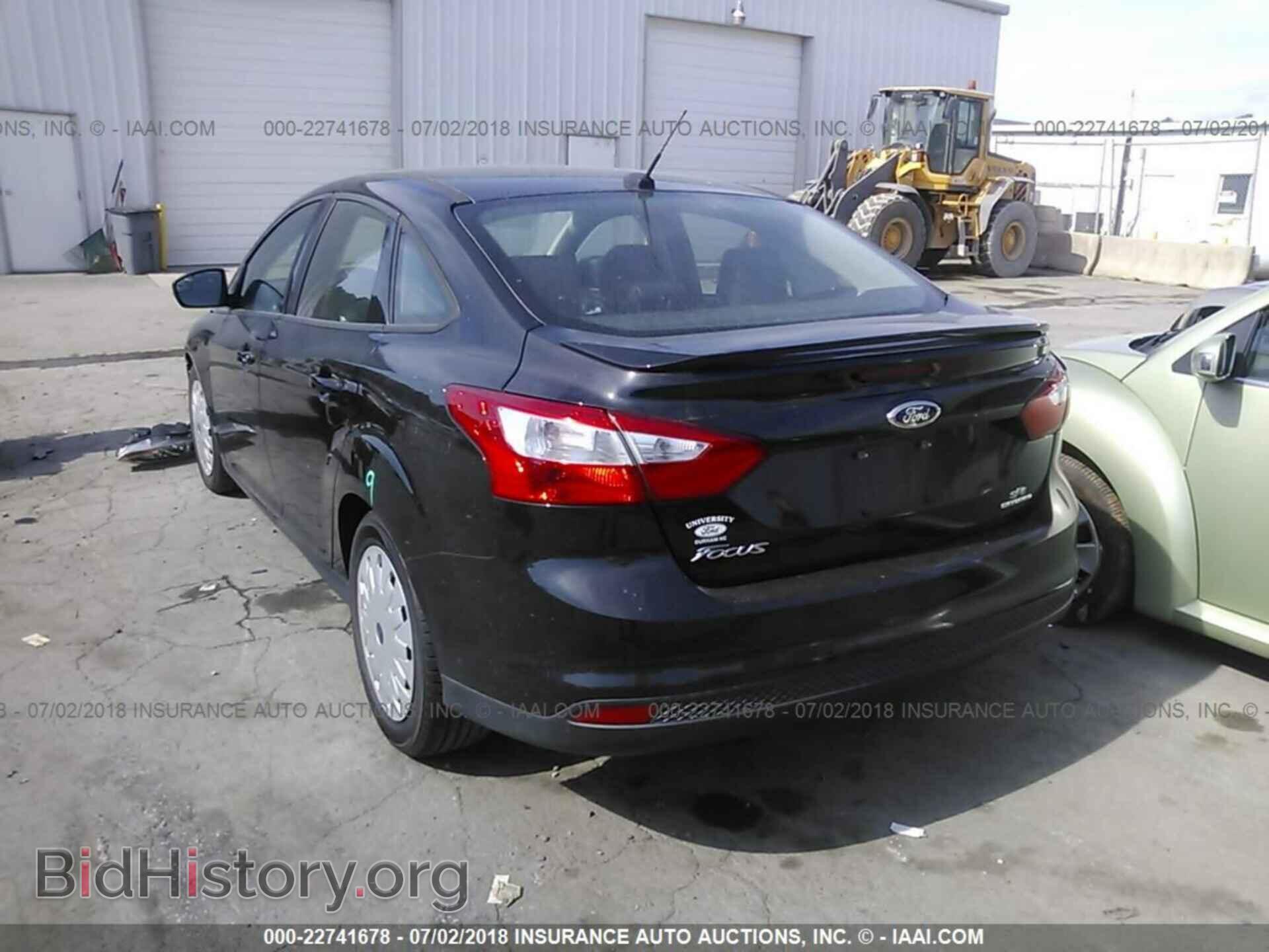 2014 Ford Focus - VIN: 1FADP3F22EL253243 - Photo 3
