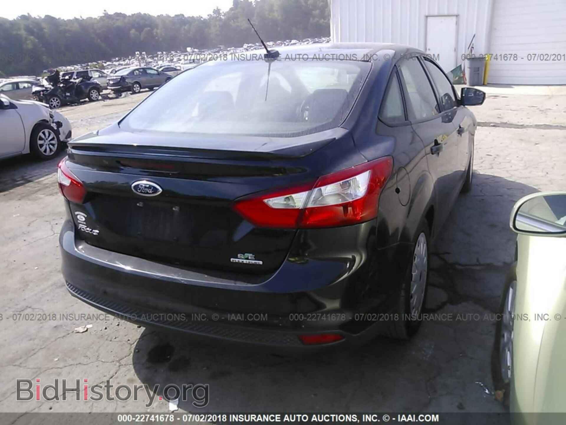 2014 Ford Focus - VIN: 1FADP3F22EL253243 - Photo 4