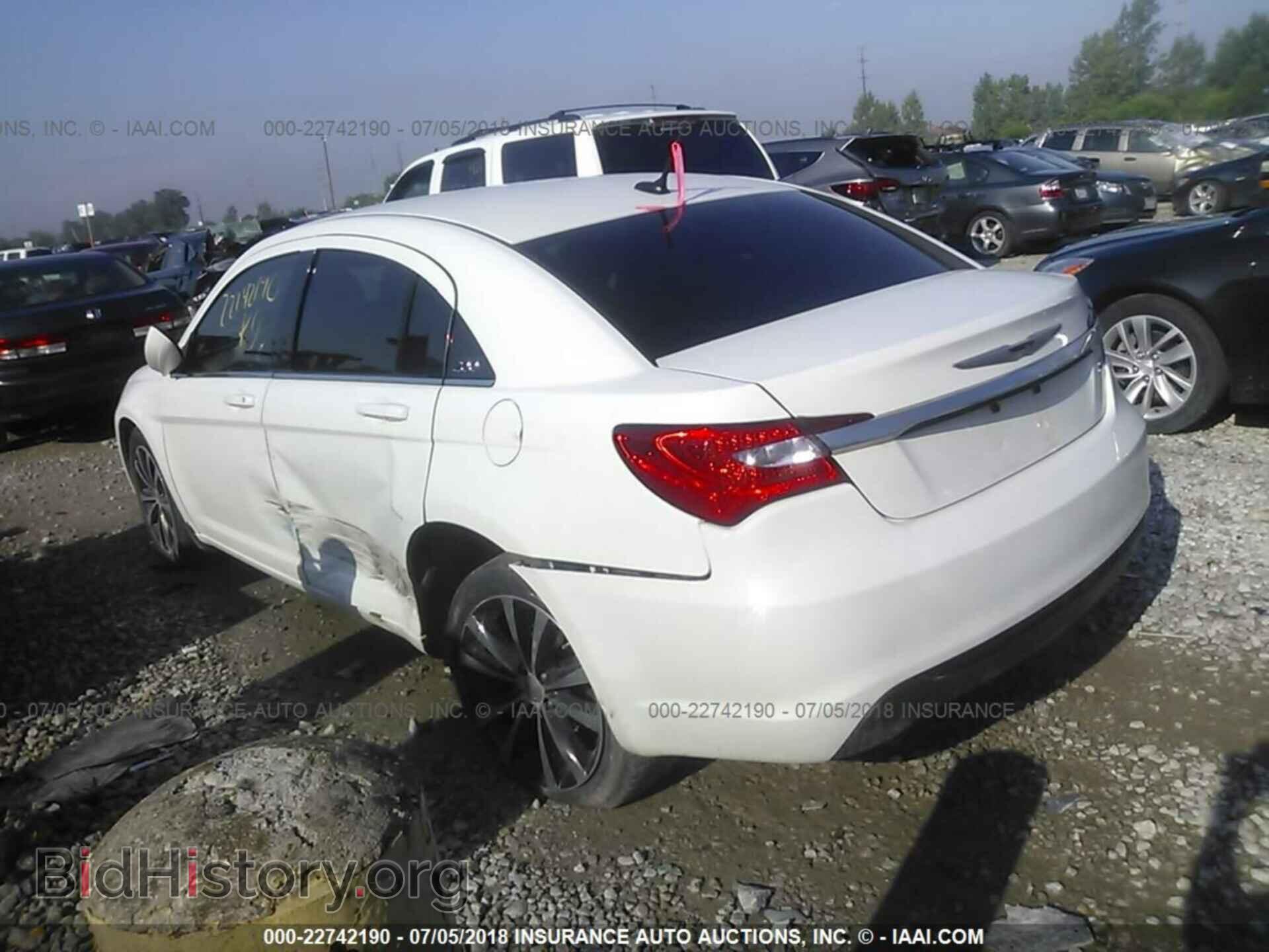 2013 Chrysler 200 - VIN: 1C3CCBBG3DN755232 - Фото 3