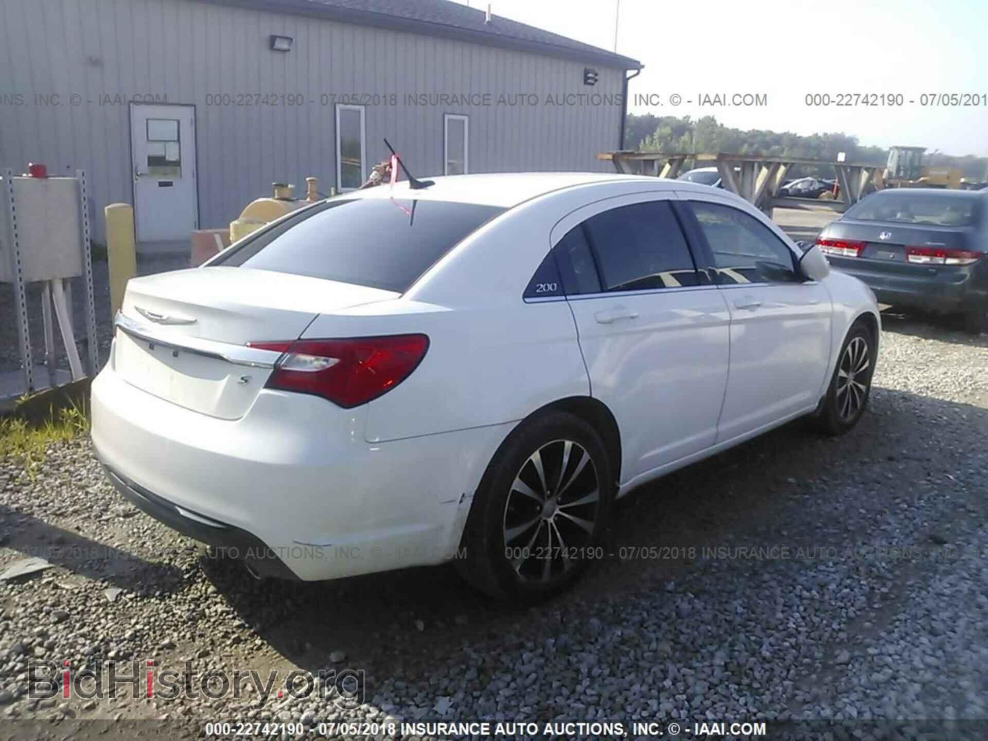 2013 Chrysler 200 - VIN: 1C3CCBBG3DN755232 - Фото 4