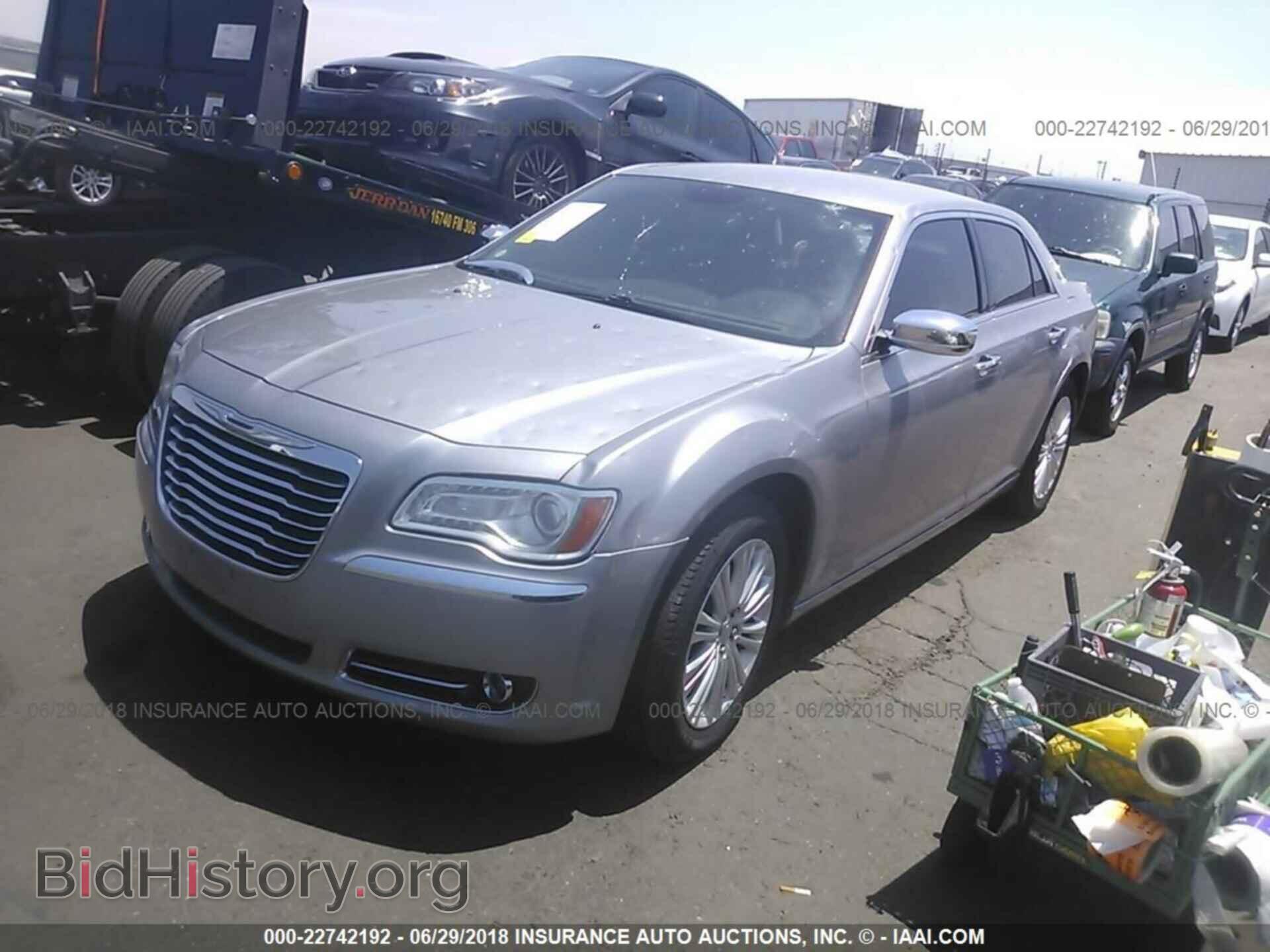 2014 Chrysler 300c - VIN: 2C3CCAKG5EH217197 - Фото 2