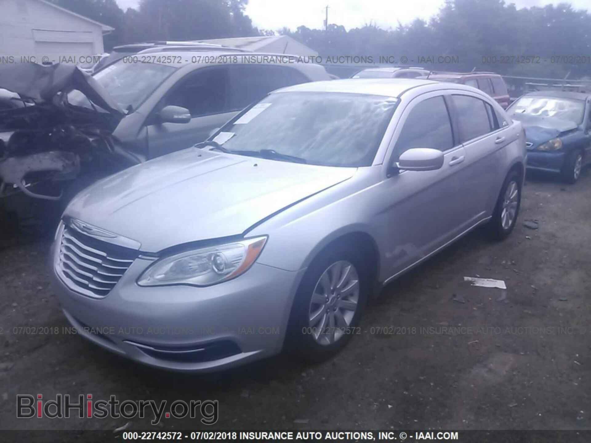 2011 Chrysler 200 - VIN: 1C3BC1FB8BN625870 - Photo 2