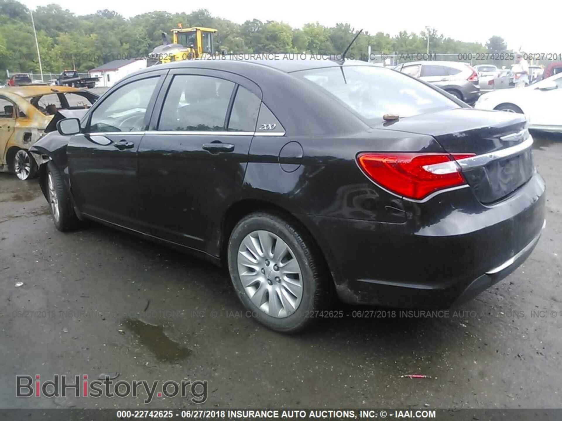 2014 Chrysler 200 - VIN: 1C3CCBABXEN213973 - Photo 3
