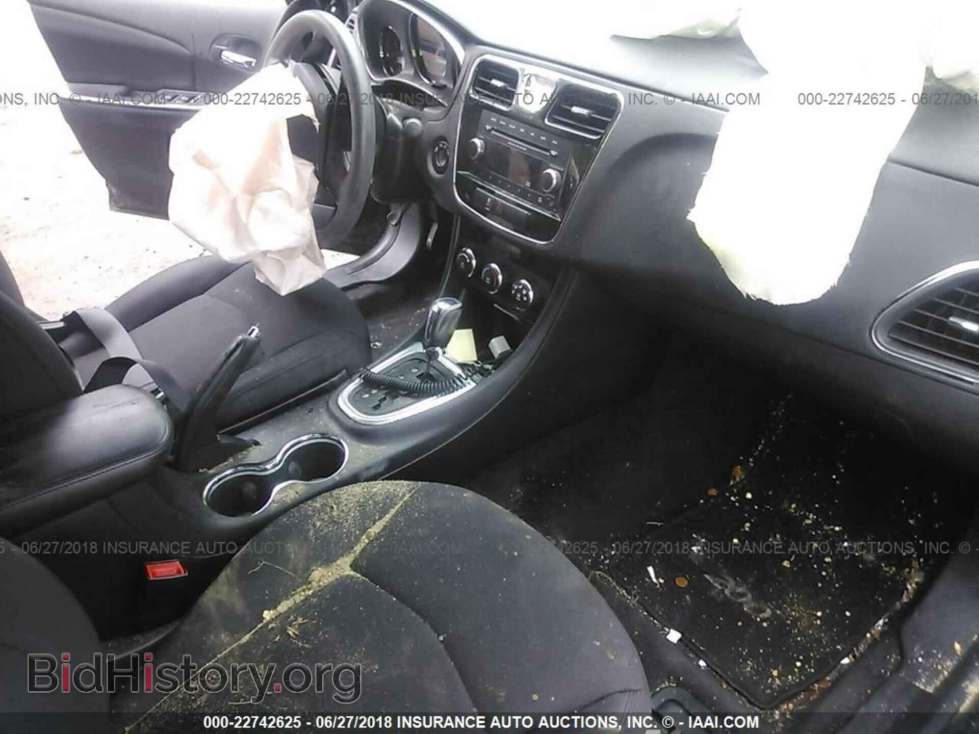 2014 Chrysler 200 - VIN: 1C3CCBABXEN213973 - Photo 5