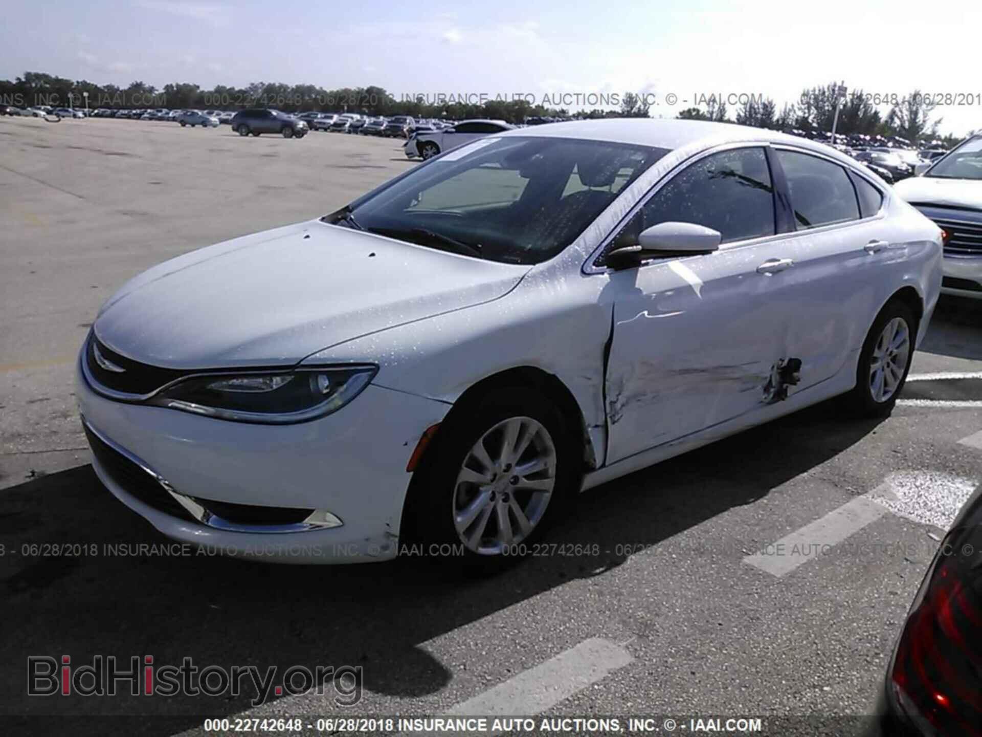 2015 Chrysler 200 - VIN: 1C3CCCAB3FN715375 - Photo 2