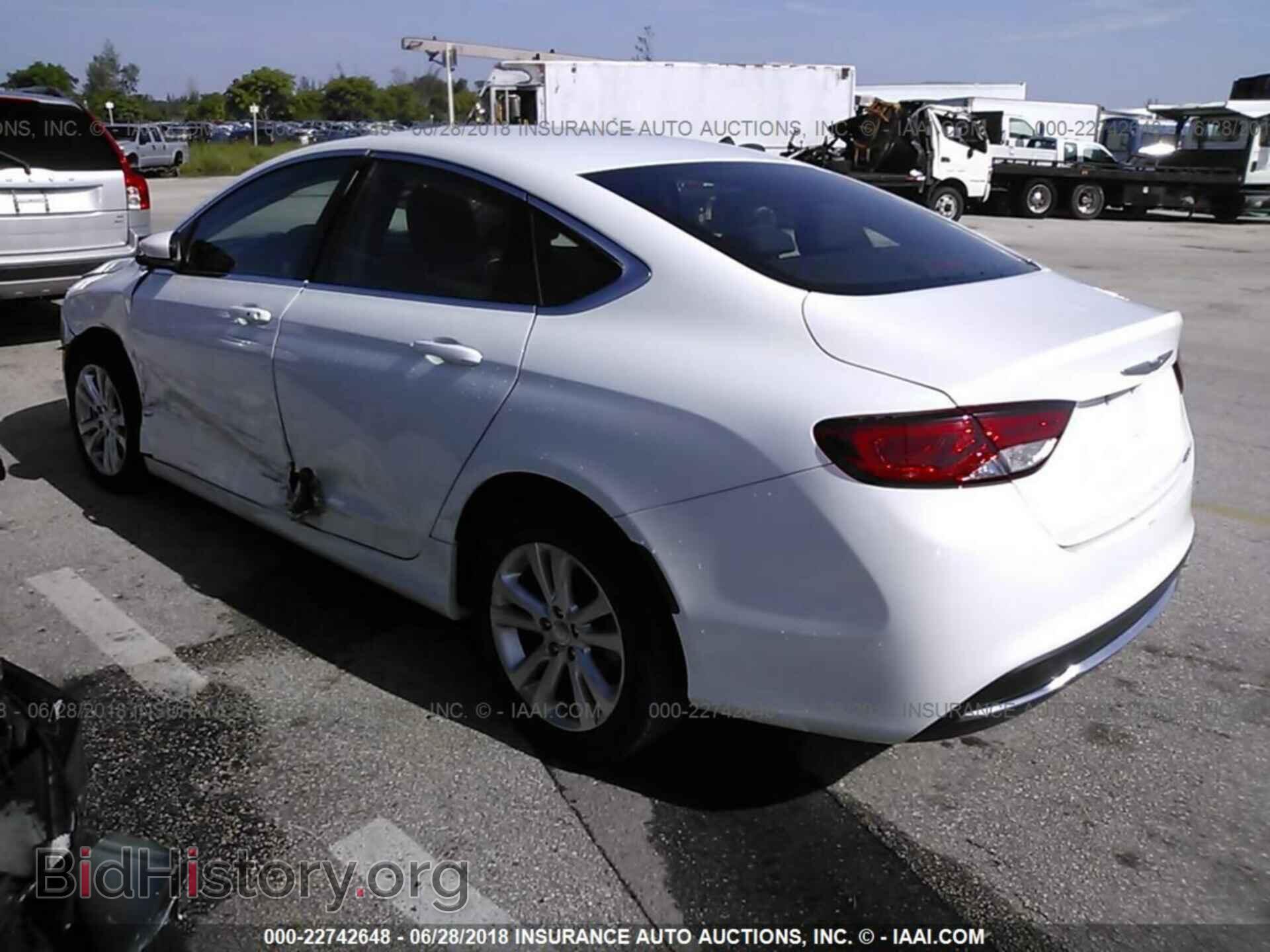 2015 Chrysler 200 - VIN: 1C3CCCAB3FN715375 - Photo 3