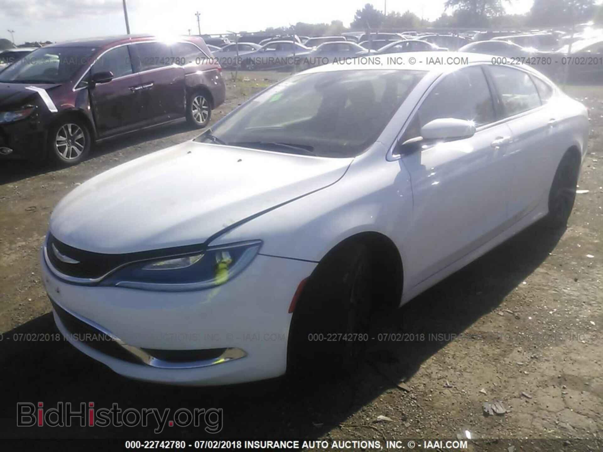 2015 Chrysler 200 - VIN: 1C3CCCAB5FN526260 - Фото 2