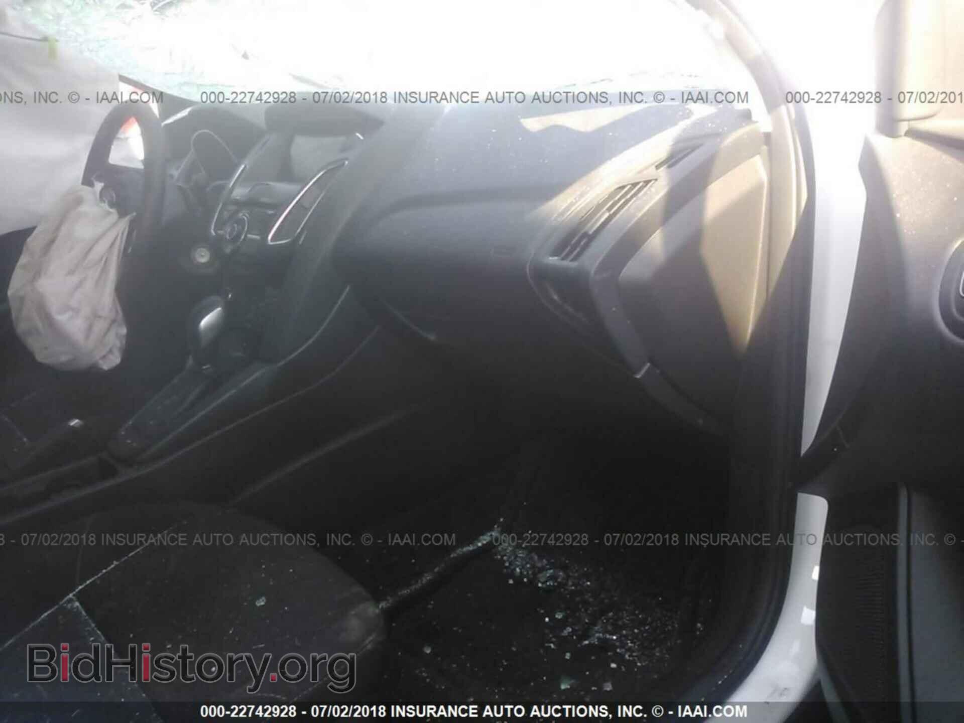 2017 Ford Focus - VIN: 1FADP3H26HL306494 - Photo 5