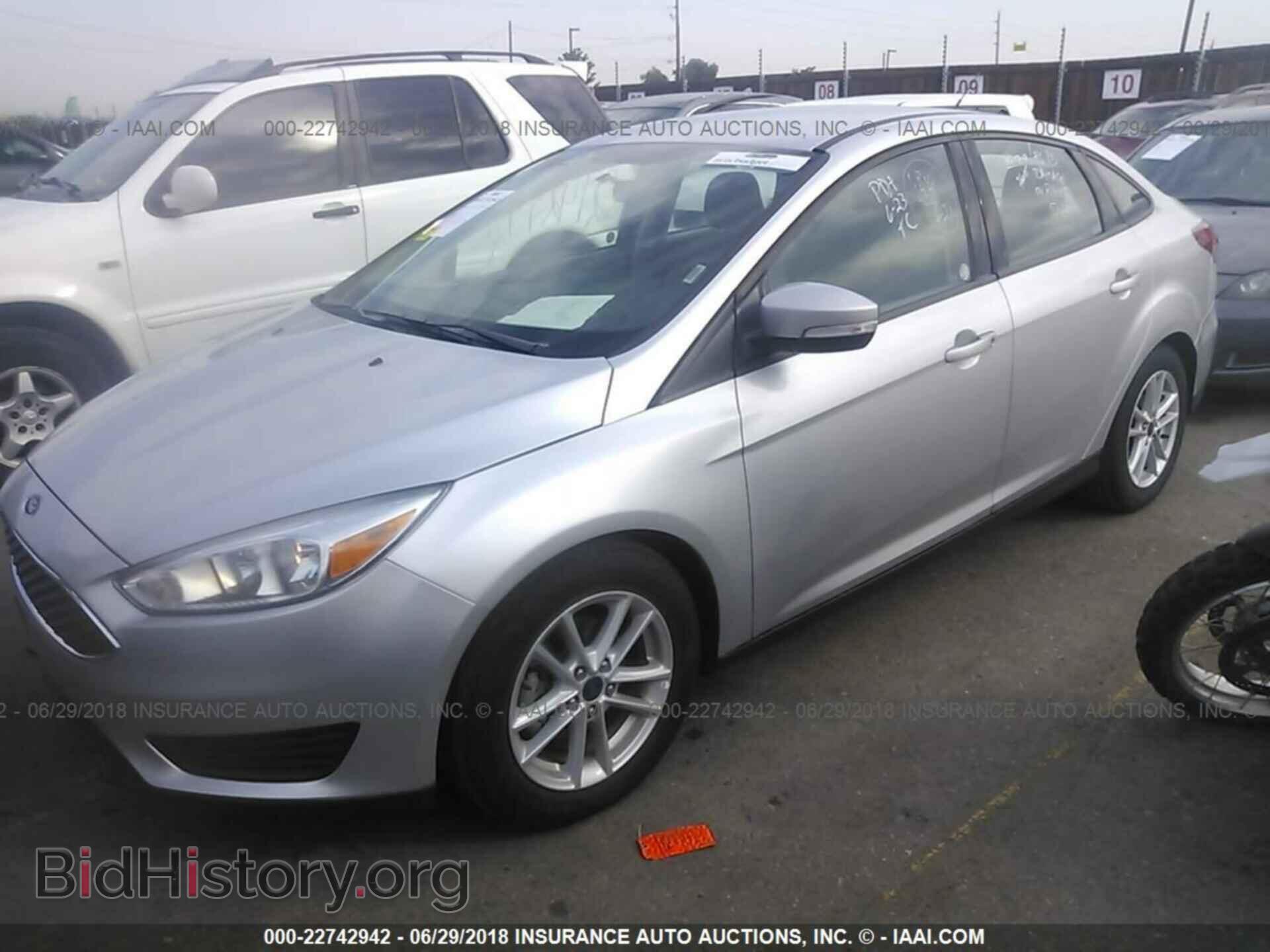 2017 Ford Focus - VIN: 1FADP3F22HL267552 - Photo 2