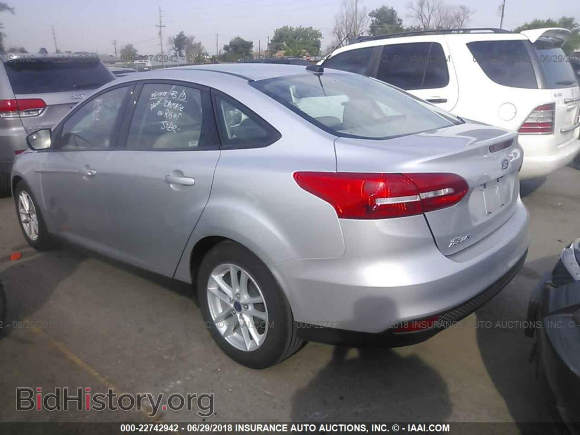 2017 Ford Focus - VIN: 1FADP3F22HL267552 - Photo 3