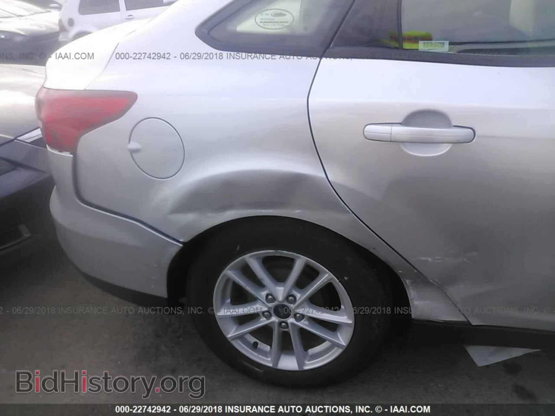 2017 Ford Focus - VIN: 1FADP3F22HL267552 - Photo 6