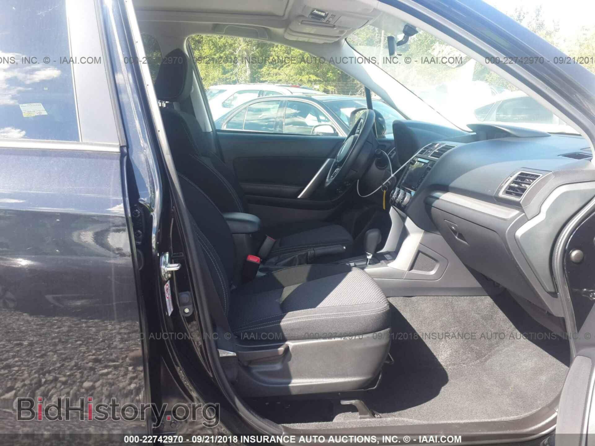 2017 Subaru Forester - VIN: JF2SJAECXHH490363 - Фото 5