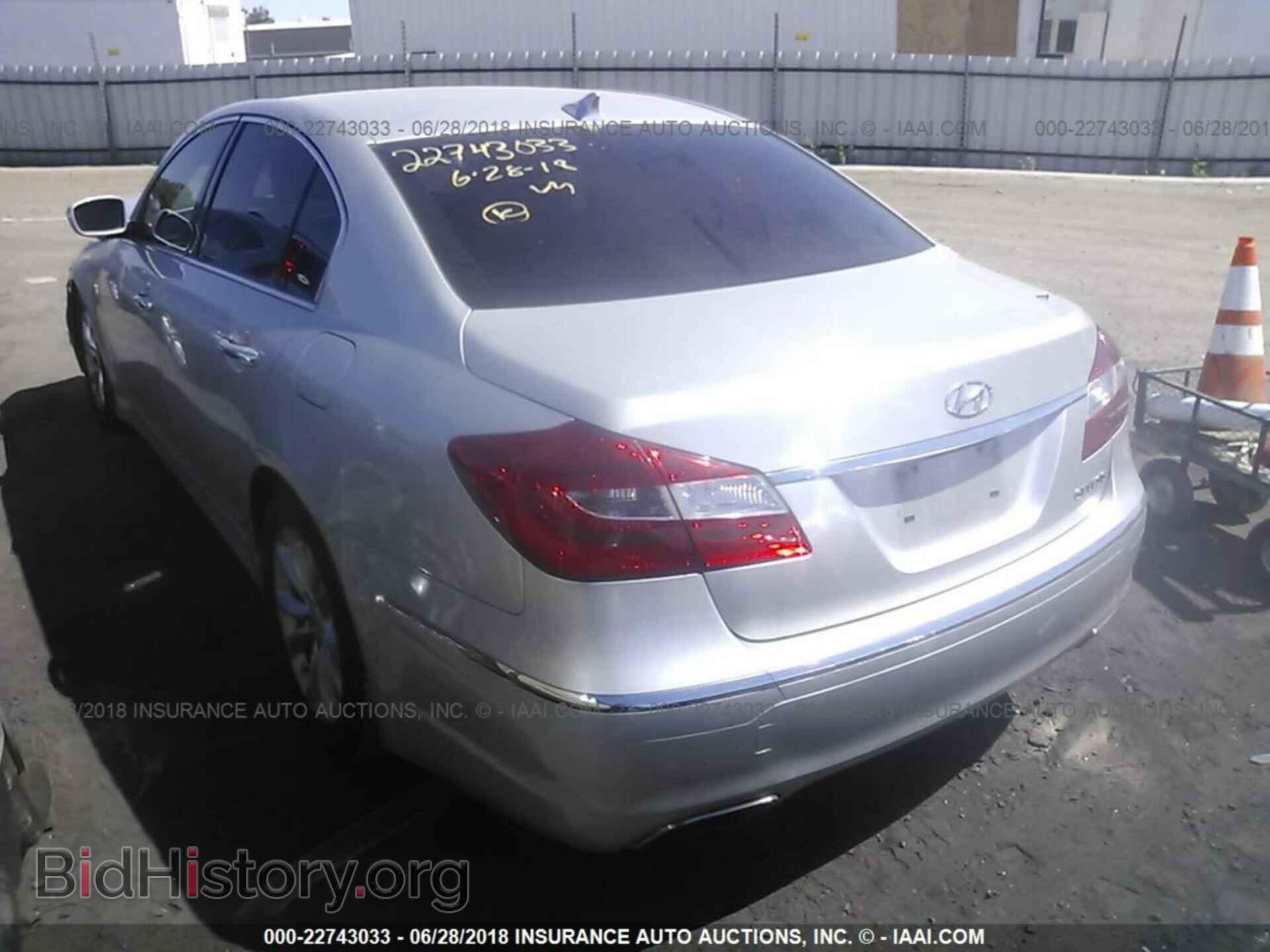 2013 Hyundai Genesis - VIN: KMHGC4DD2DU209938 - Фото 3