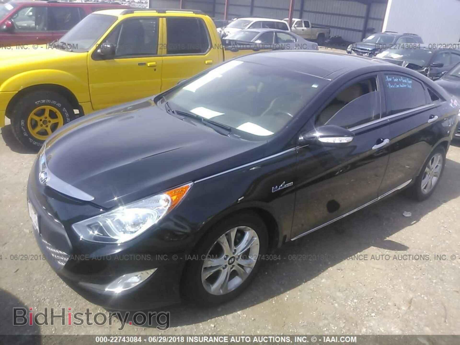 2012 Hyundai Sonata - VIN: KMHEC4A4XCA047651 - Photo 2