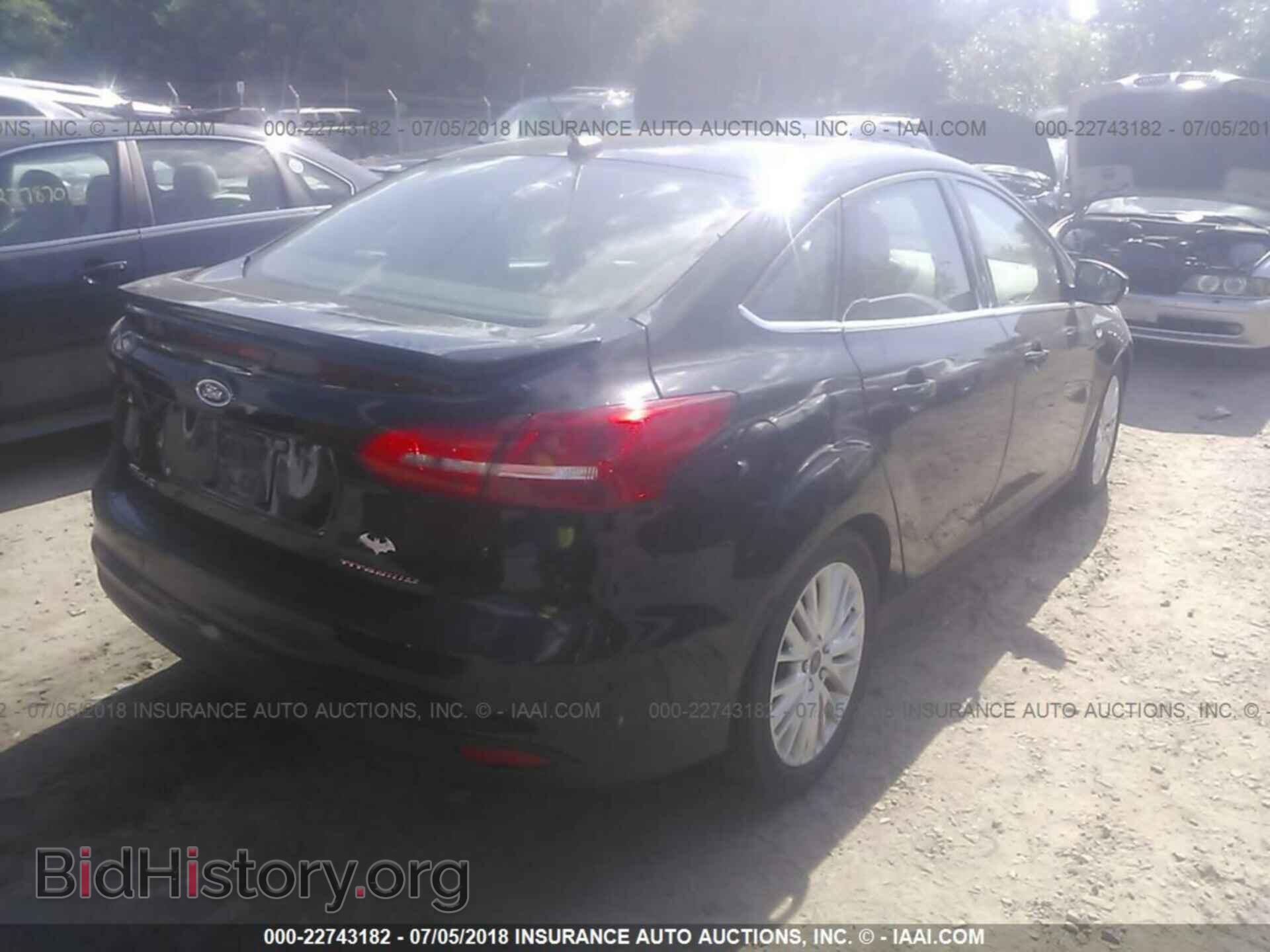 2016 Ford Focus - VIN: 1FADP3J23GL246148 - Photo 4