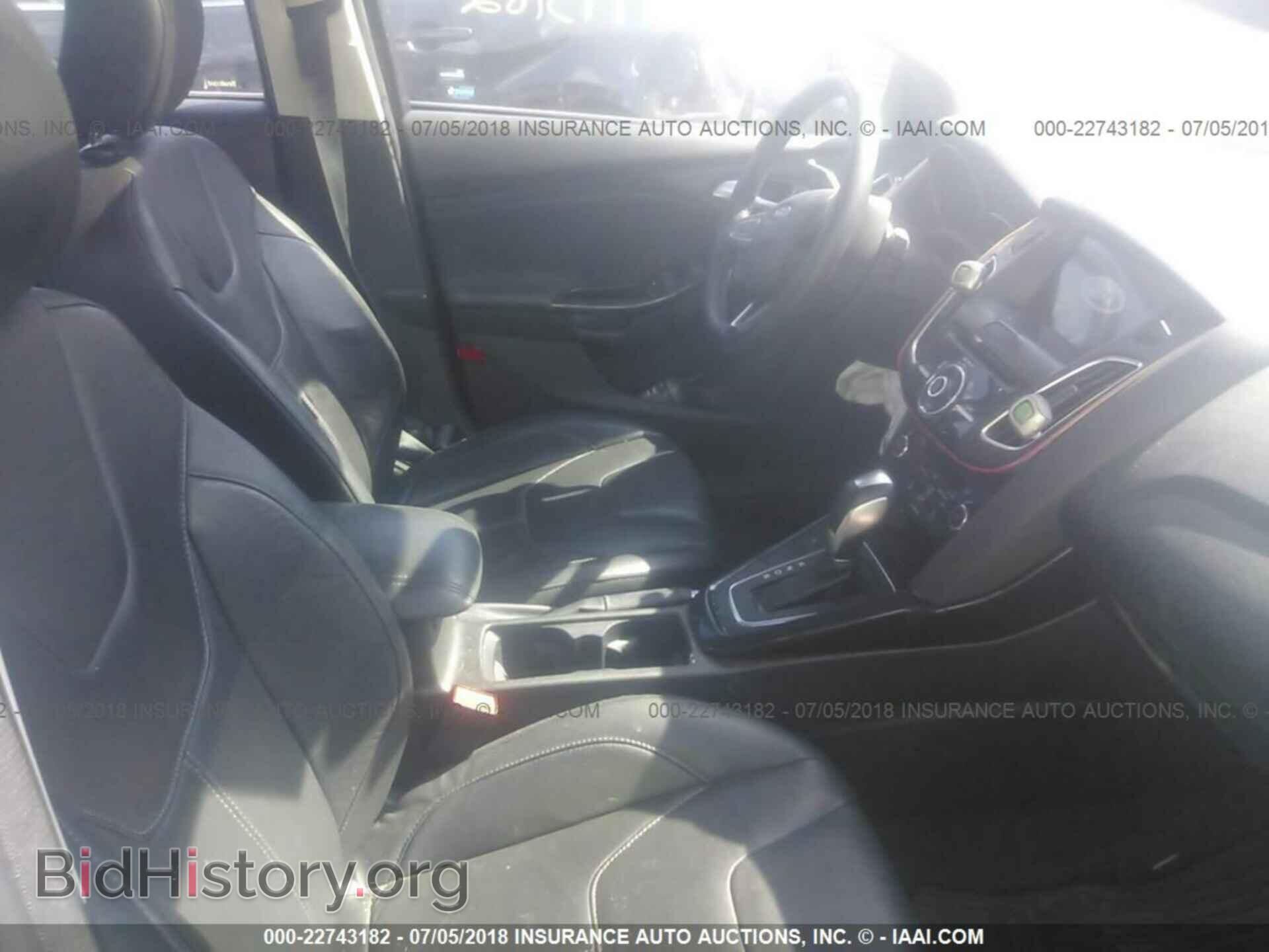 2016 Ford Focus - VIN: 1FADP3J23GL246148 - Photo 5