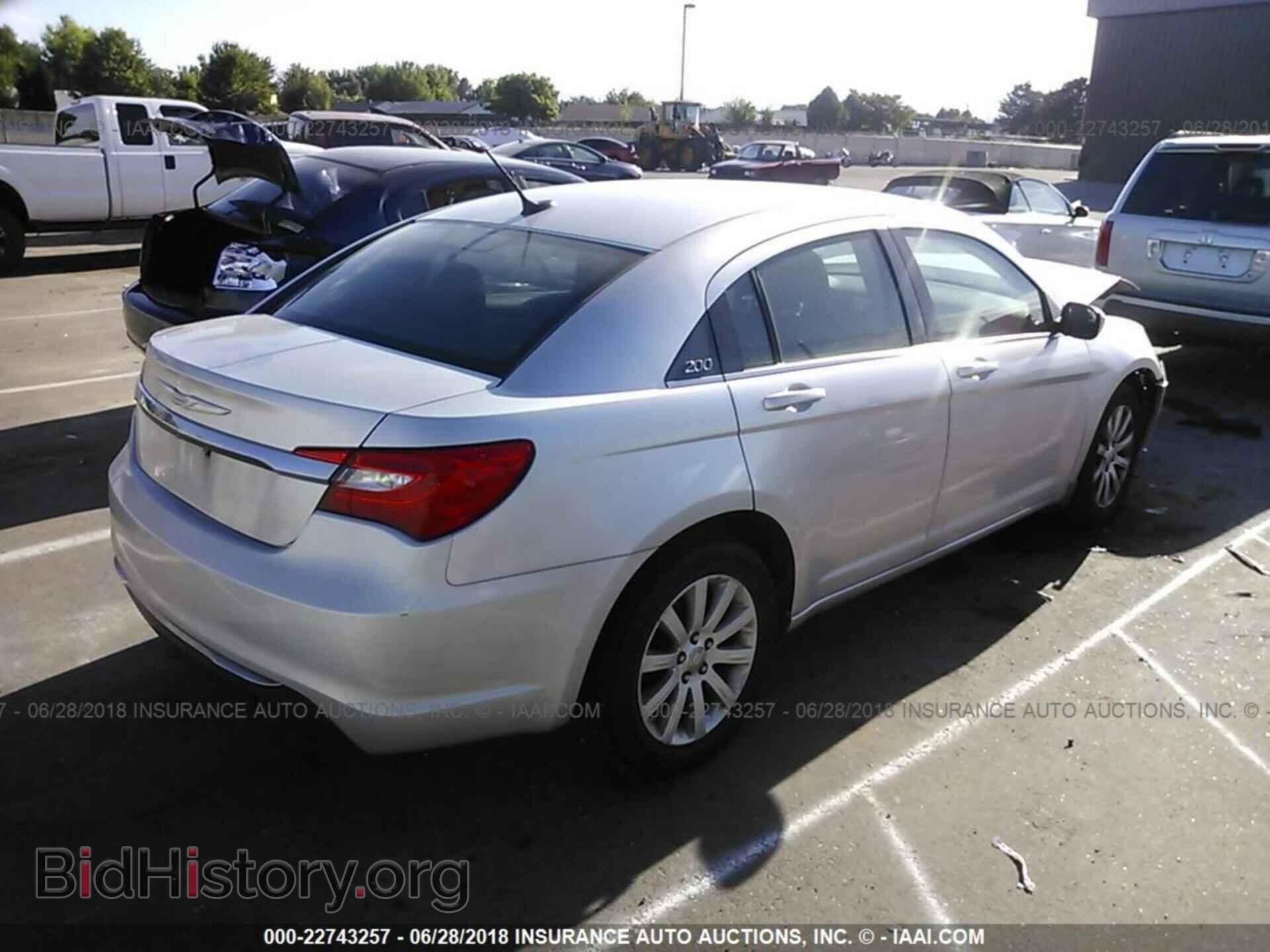 2012 Chrysler 200 - VIN: 1C3CCBBB7CN100557 - Фото 4