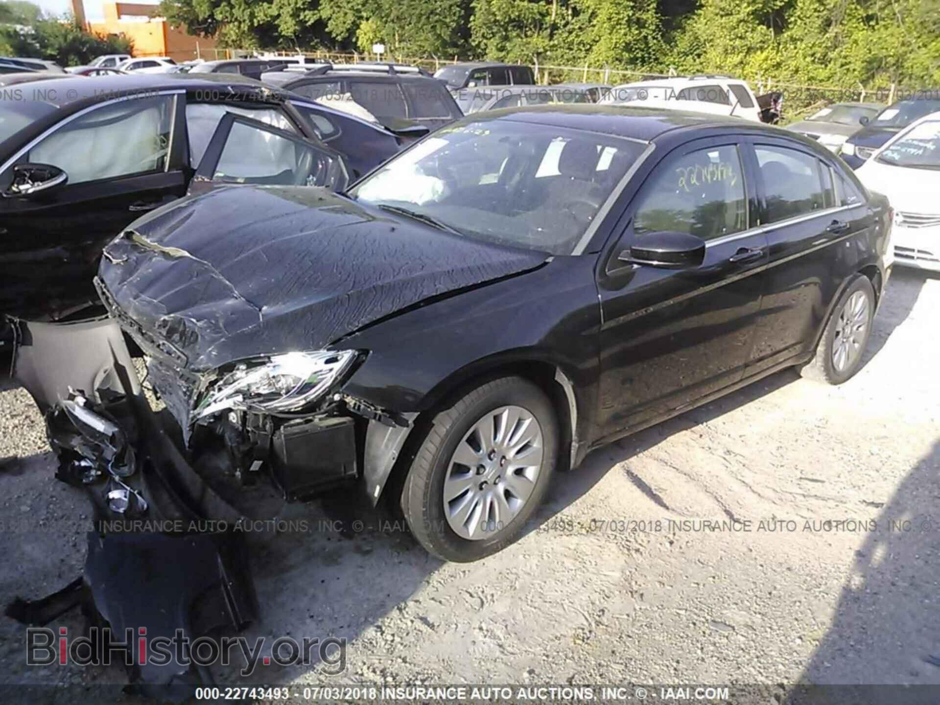 2014 Chrysler 200 - VIN: 1C3CCBAB2EN212543 - Photo 2