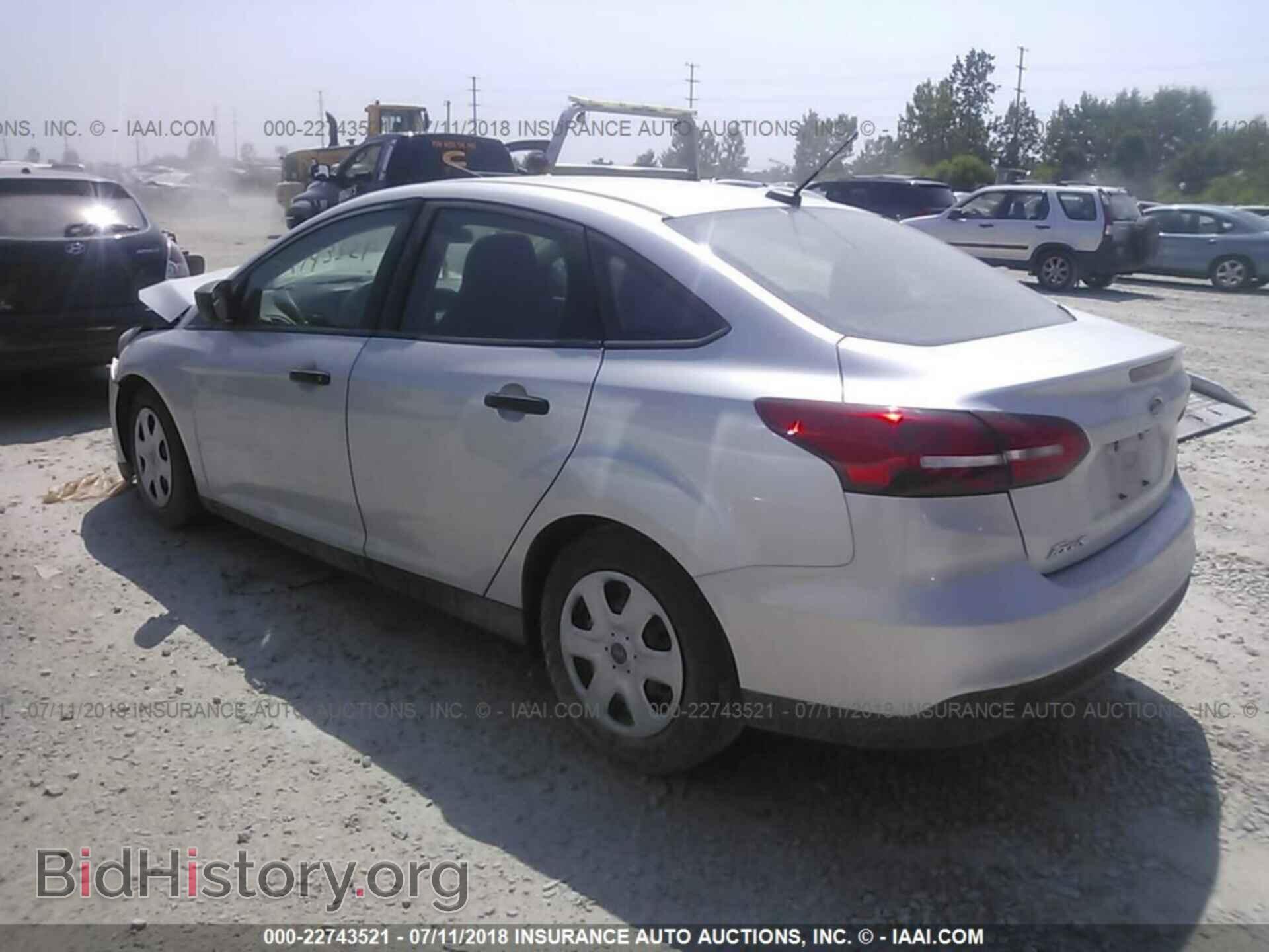 2016 Ford Focus - VIN: 1FADP3E26GL224333 - Фото 3