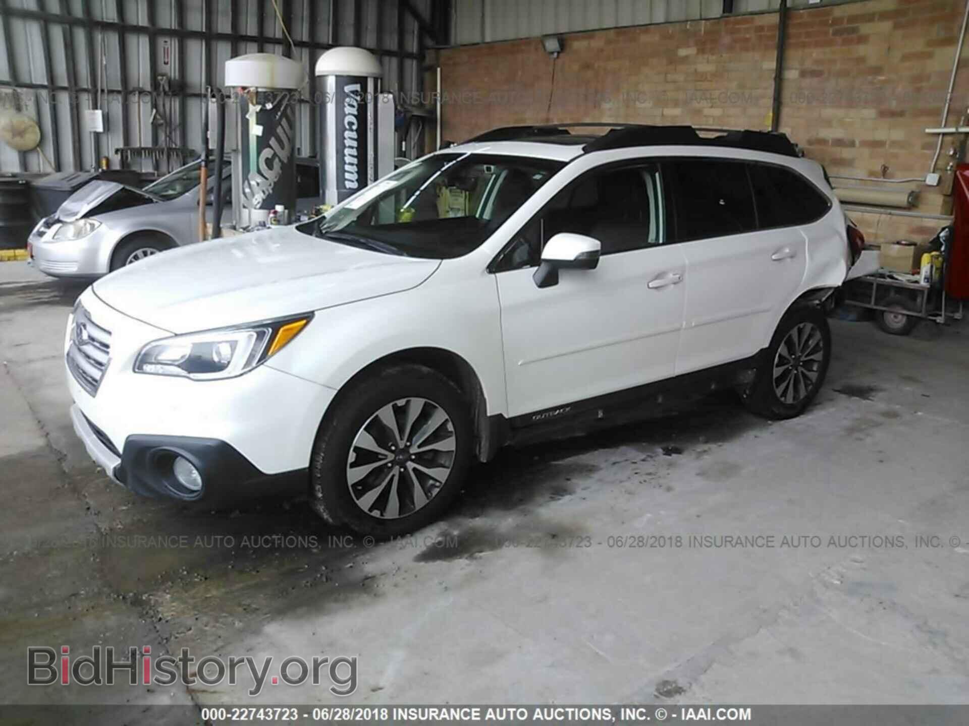2017 Subaru Outback - VIN: 4S4BSANC3H3222095 - Фото 2