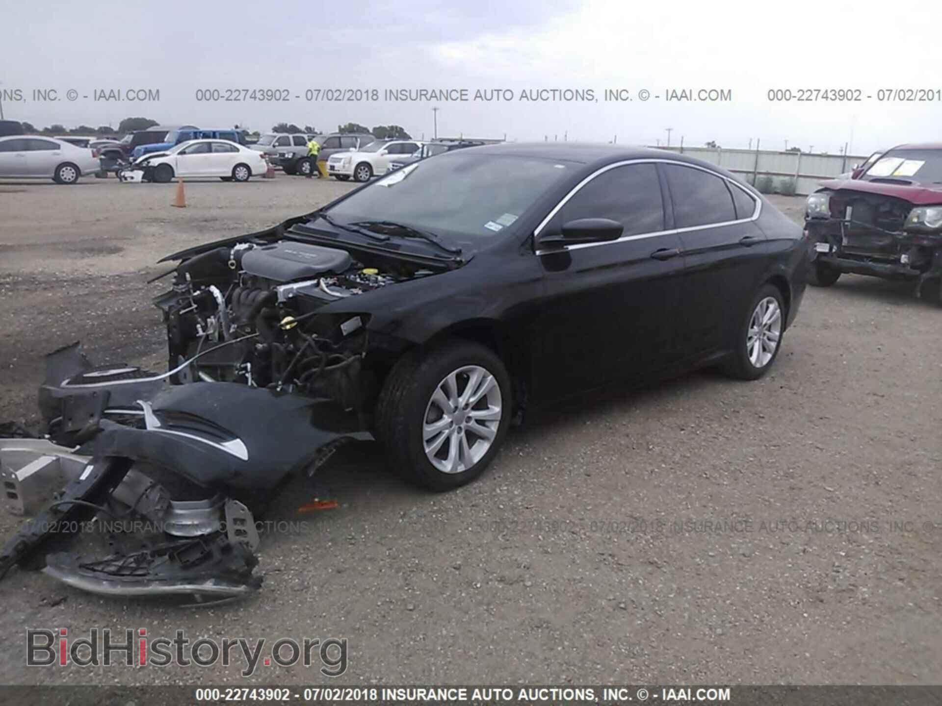 2015 Chrysler 200 - VIN: 1C3CCCAB1FN569980 - Фото 2