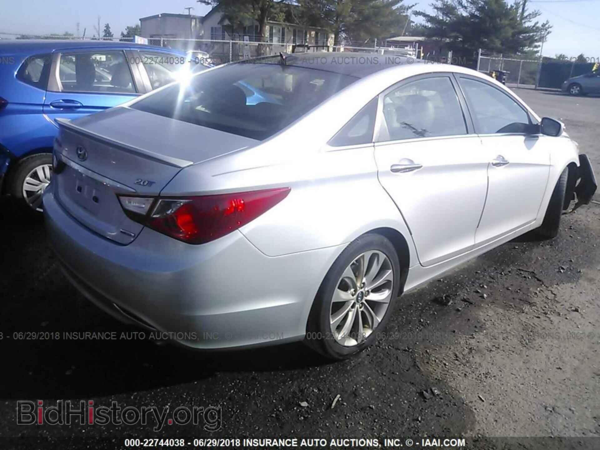 2012 Hyundai Sonata - VIN: 5NPEC4AB2CH447747 - Photo 4
