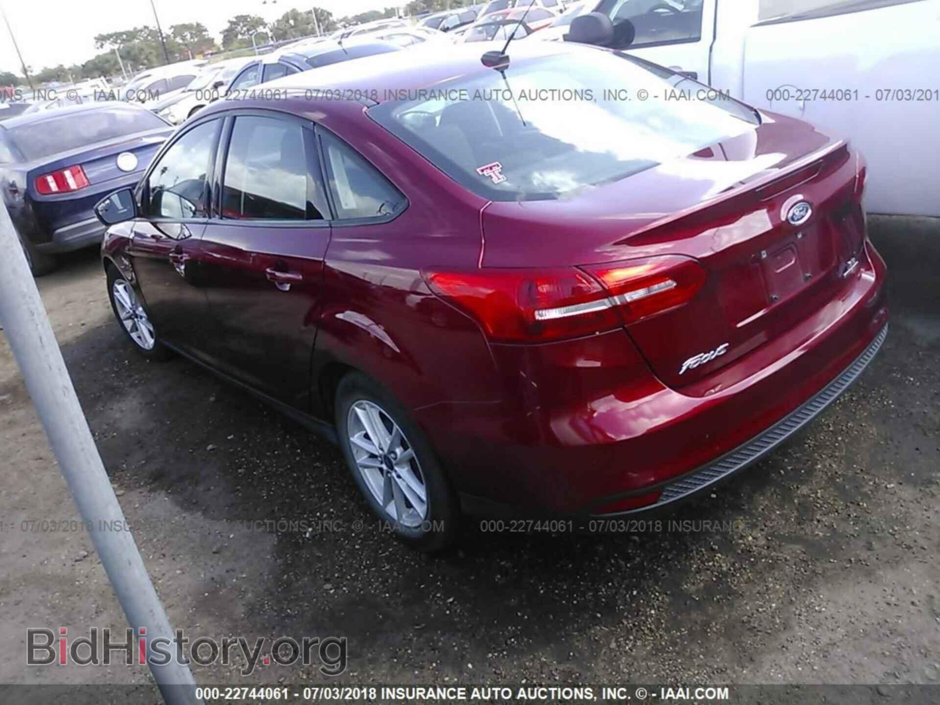 2015 Ford Focus - VIN: 1FADP3F27FL204248 - Photo 3