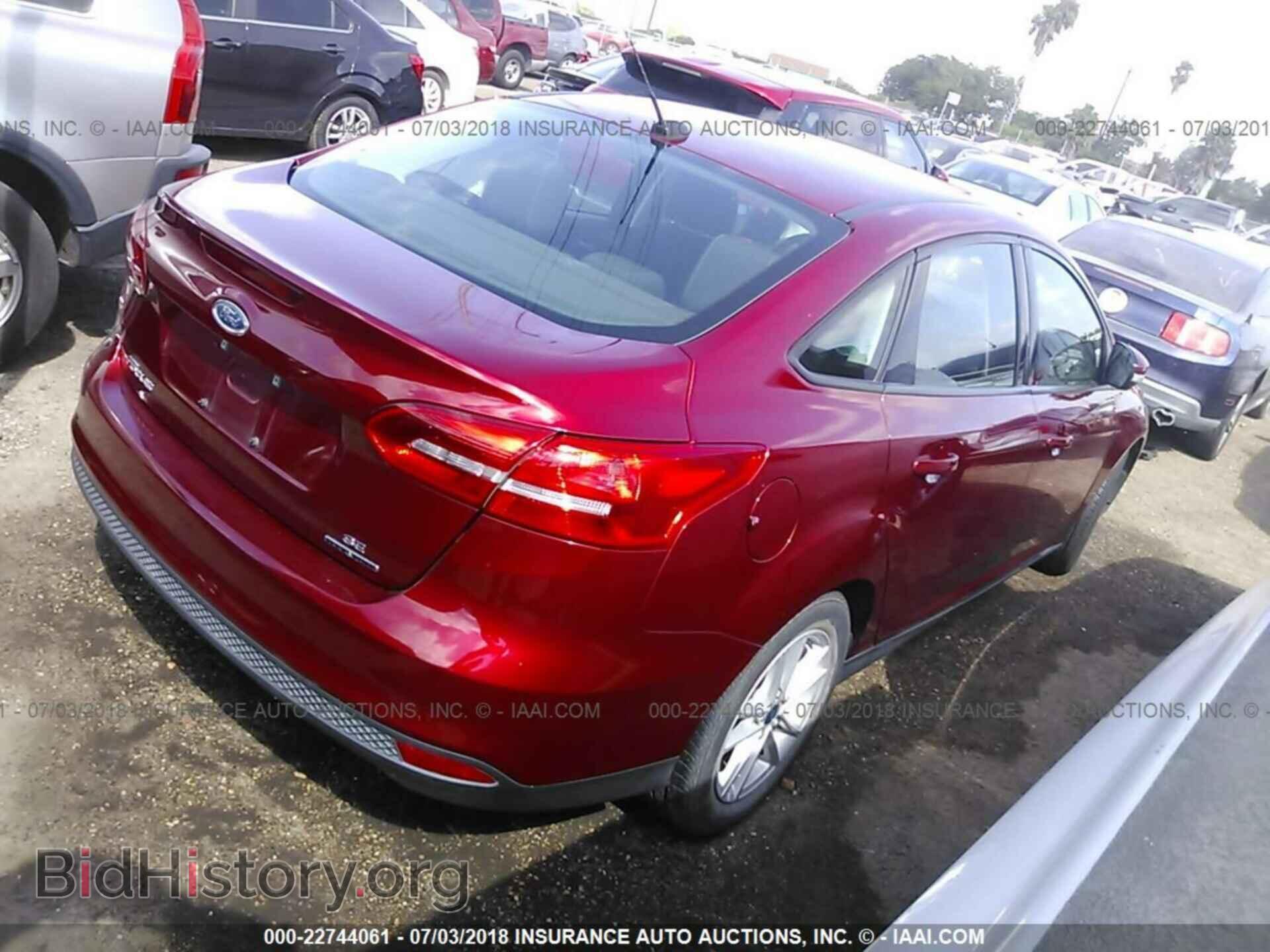 2015 Ford Focus - VIN: 1FADP3F27FL204248 - Photo 4