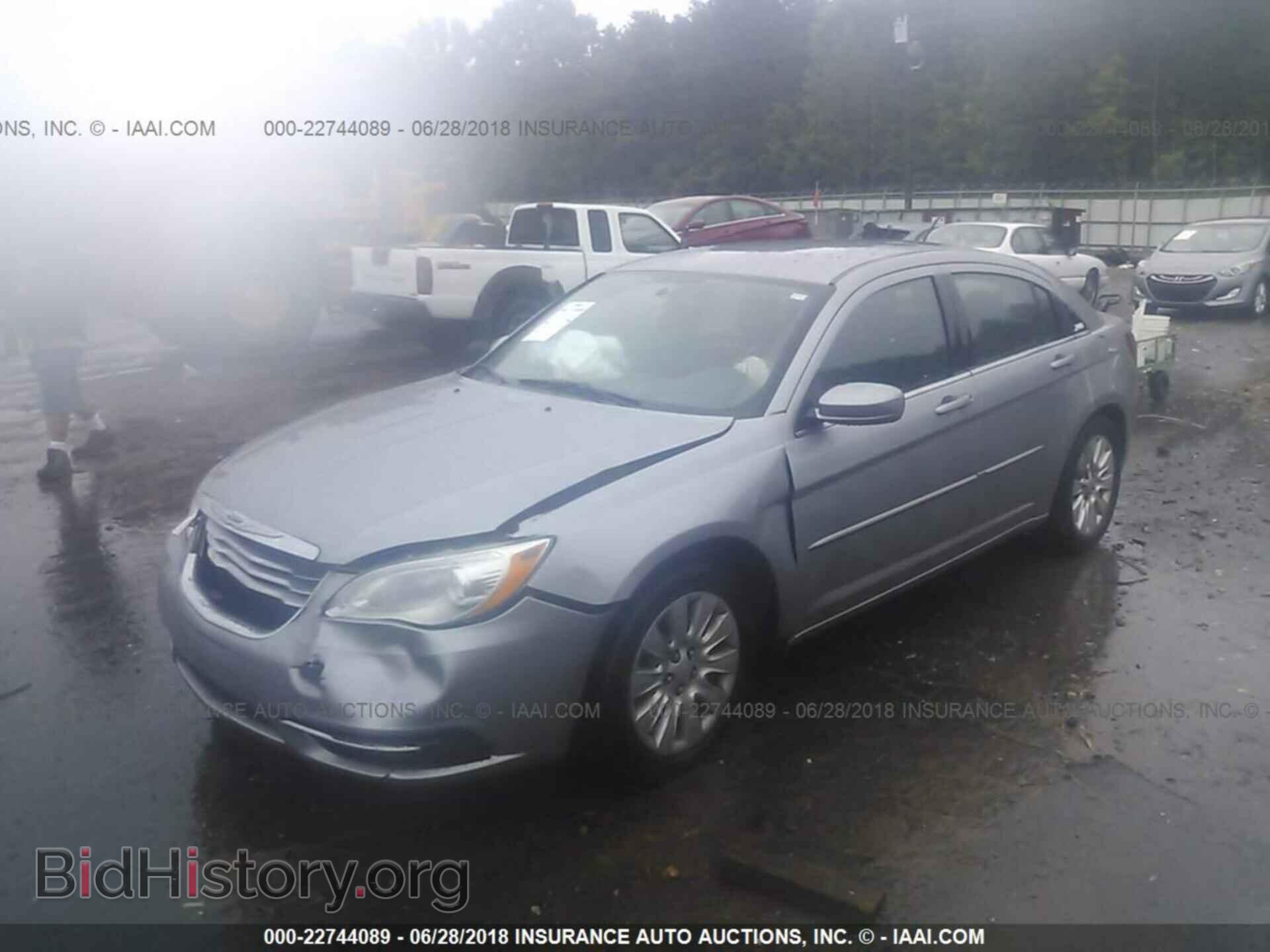 2013 Chrysler 200 - VIN: 1C3CCBAB6DN624673 - Photo 2