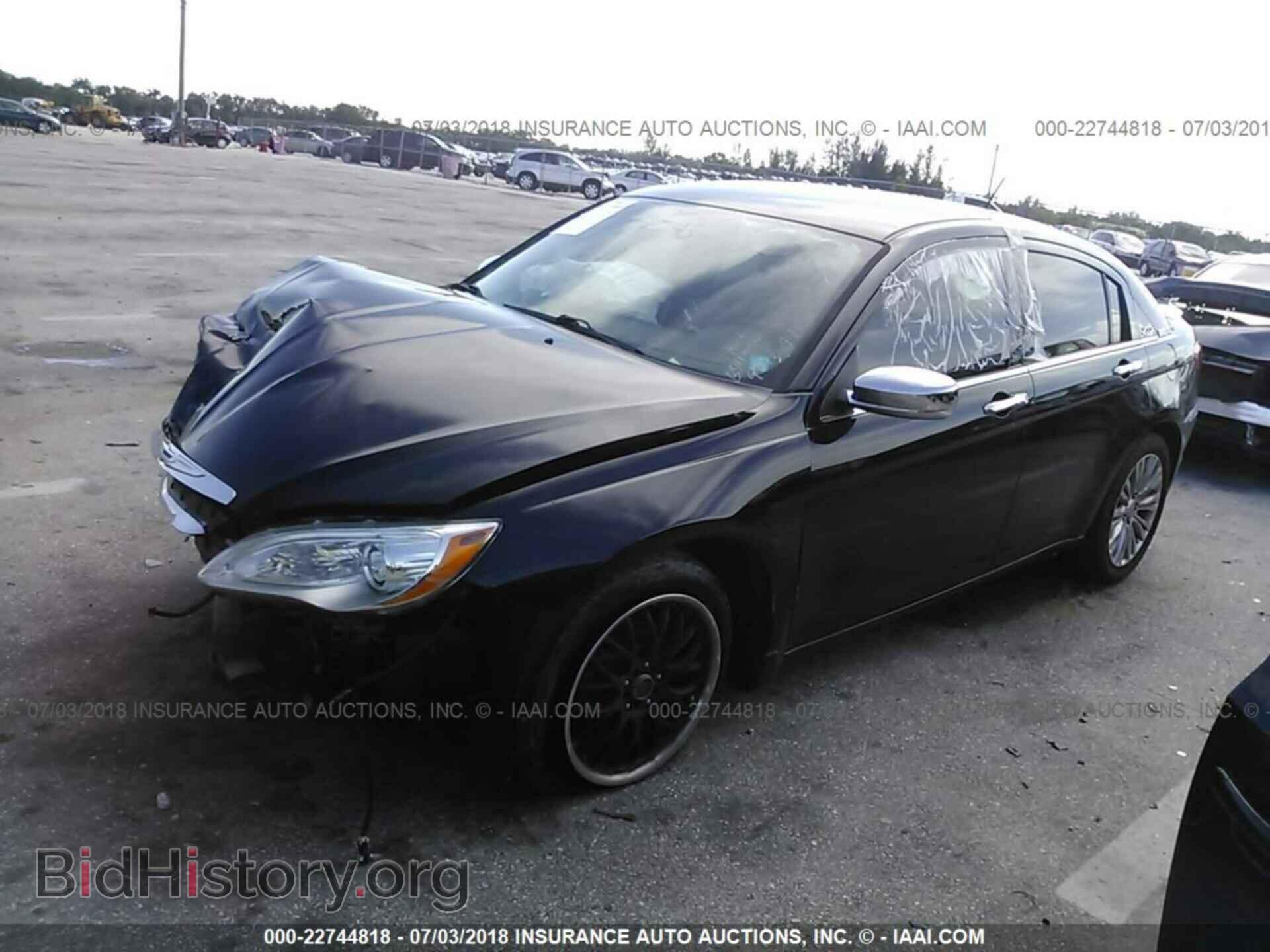 2011 Chrysler 200 - VIN: 1C3BC2FG4BN619081 - Фото 2
