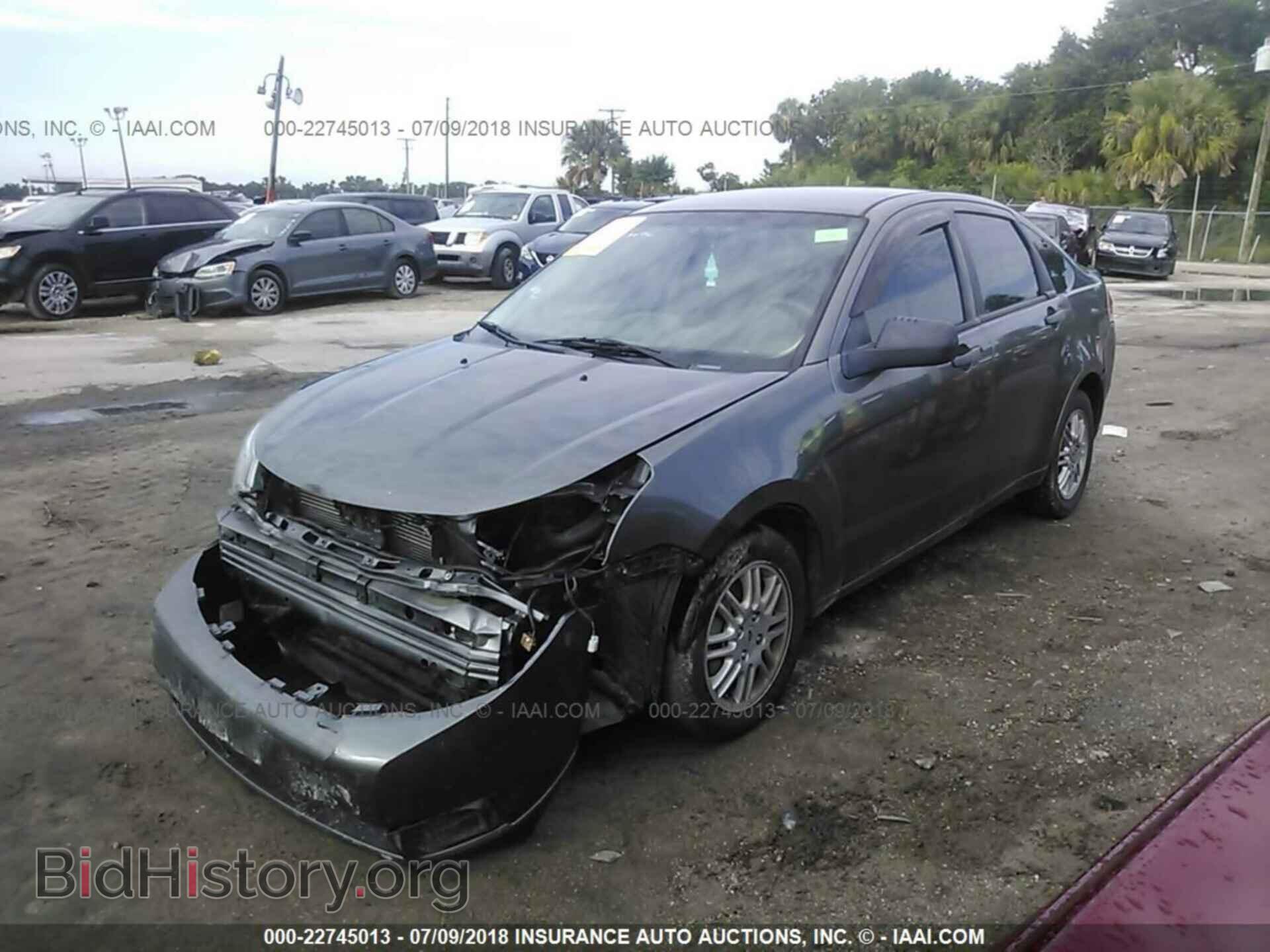2011 Ford Focus - VIN: 1FAHP3FN1BW159778 - Фото 2