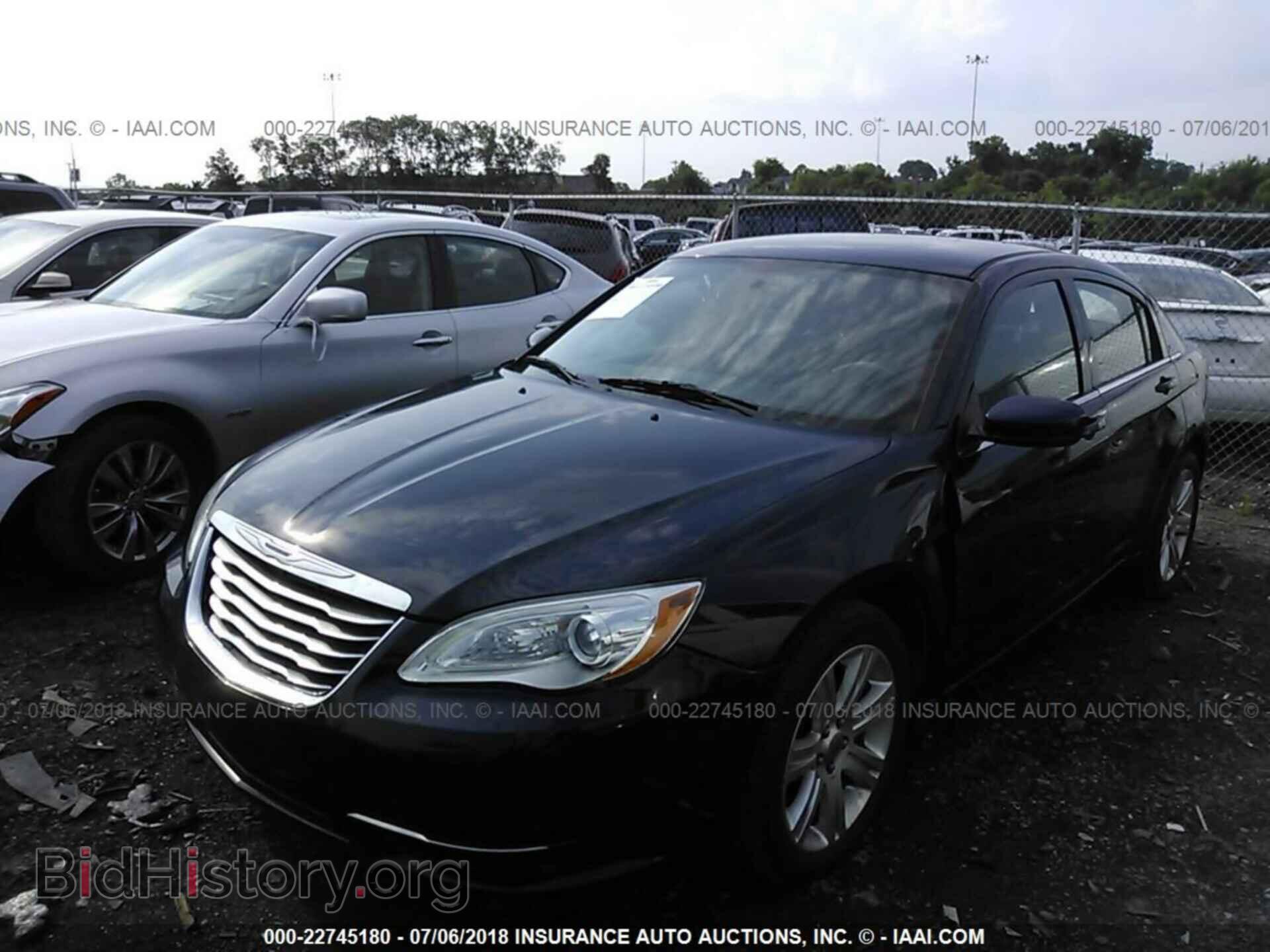 2013 Chrysler 200 - VIN: 1C3CCBBBXDN736794 - Фото 2