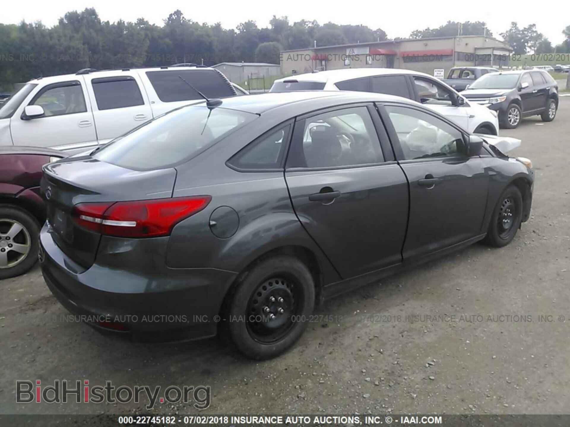2017 Ford Focus - VIN: 1FADP3E29HL212372 - Photo 4