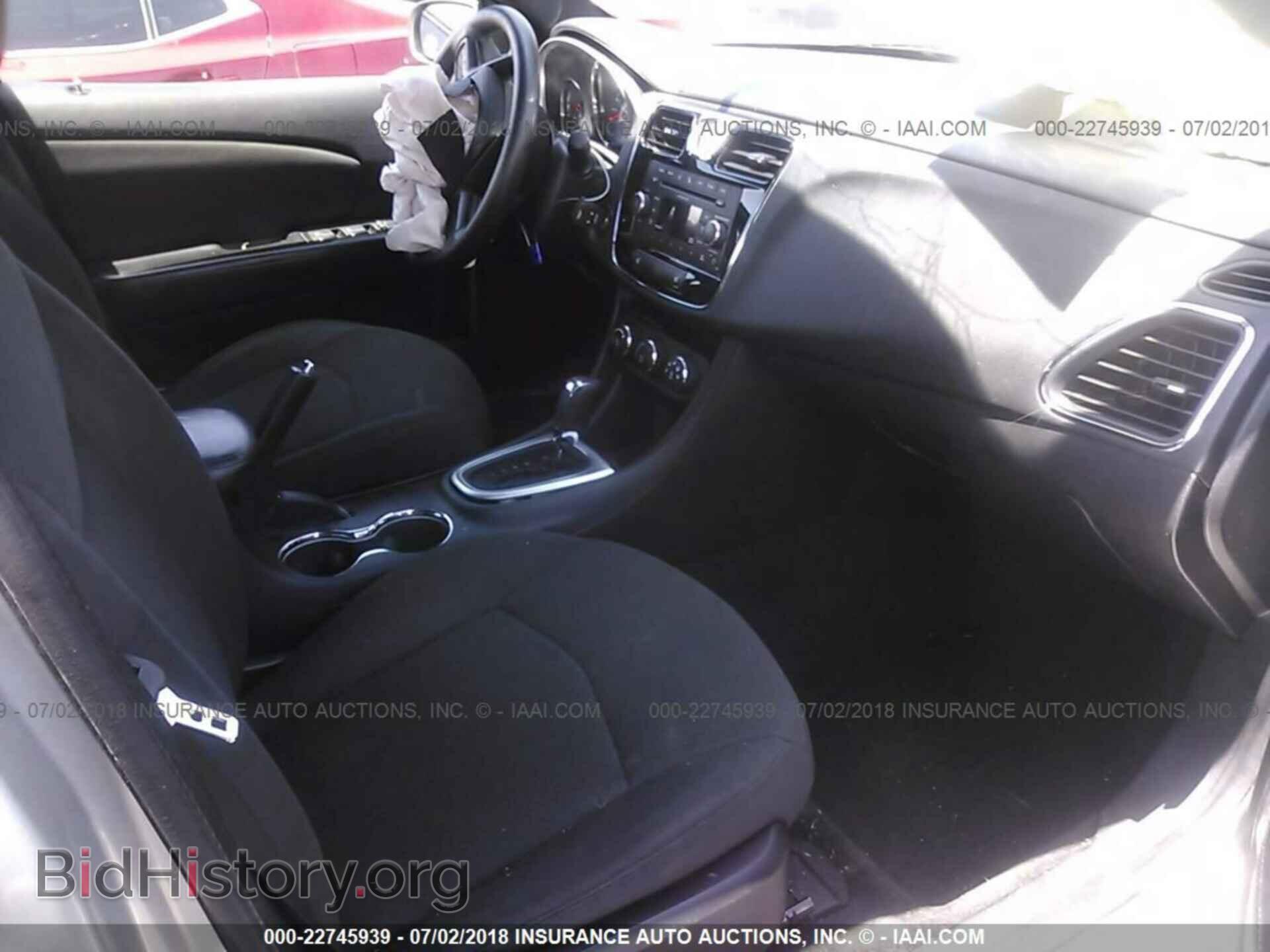 2011 Chrysler 200 - VIN: 1C3BC4FB3BN545538 - Photo 5