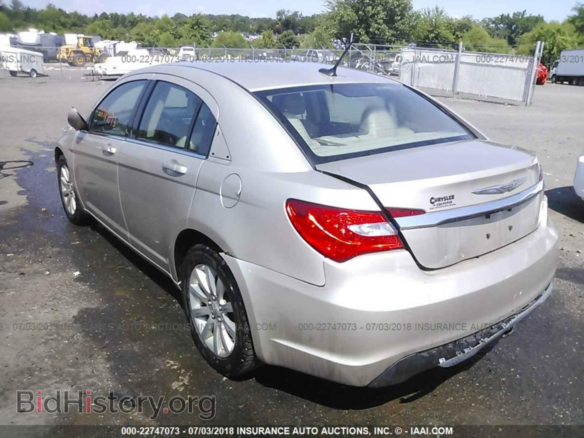 2014 Chrysler 200 - VIN: 1C3CCBBB5EN176894 - Photo 3