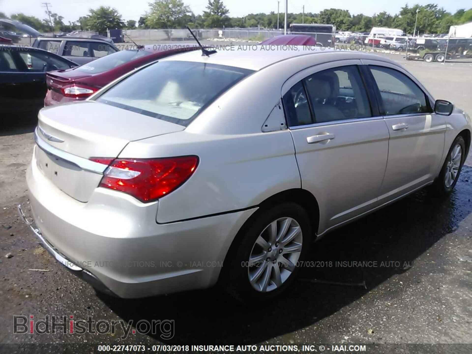 2014 Chrysler 200 - VIN: 1C3CCBBB5EN176894 - Photo 4