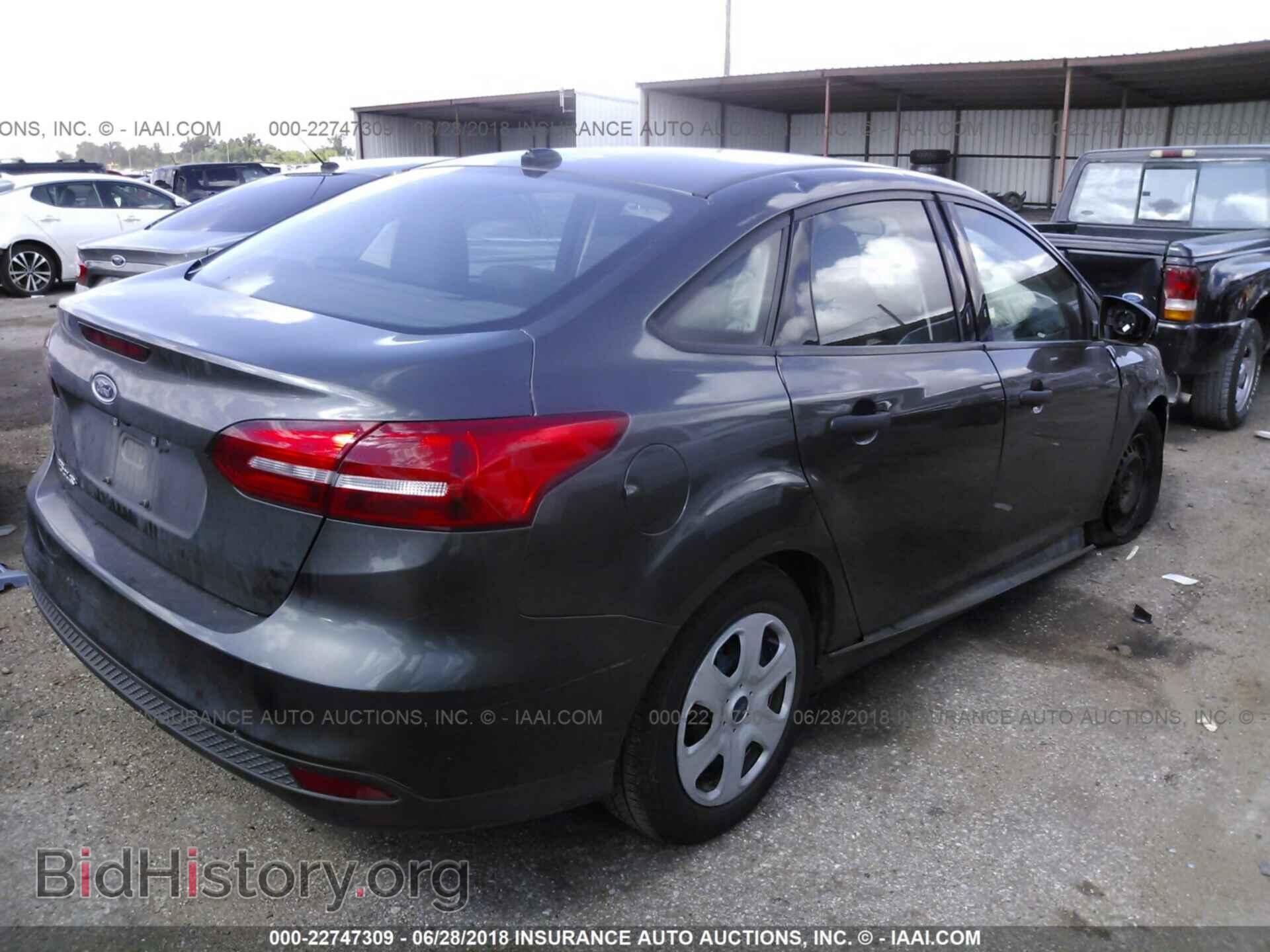 2017 Ford Focus - VIN: 1FADP3E28HL307747 - Photo 4