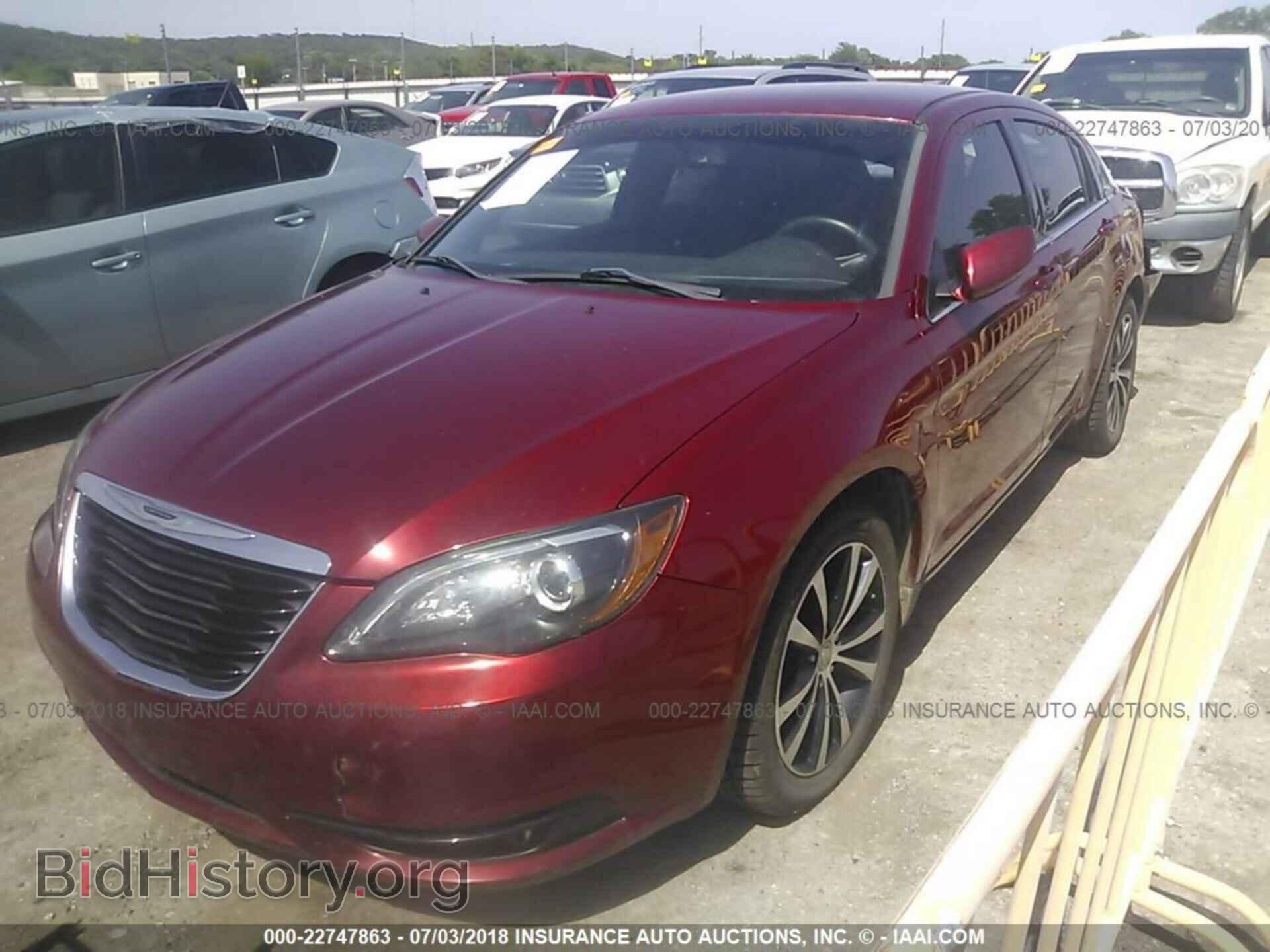 2014 Chrysler 200 - VIN: 1C3CCBBB1EN120032 - Photo 2