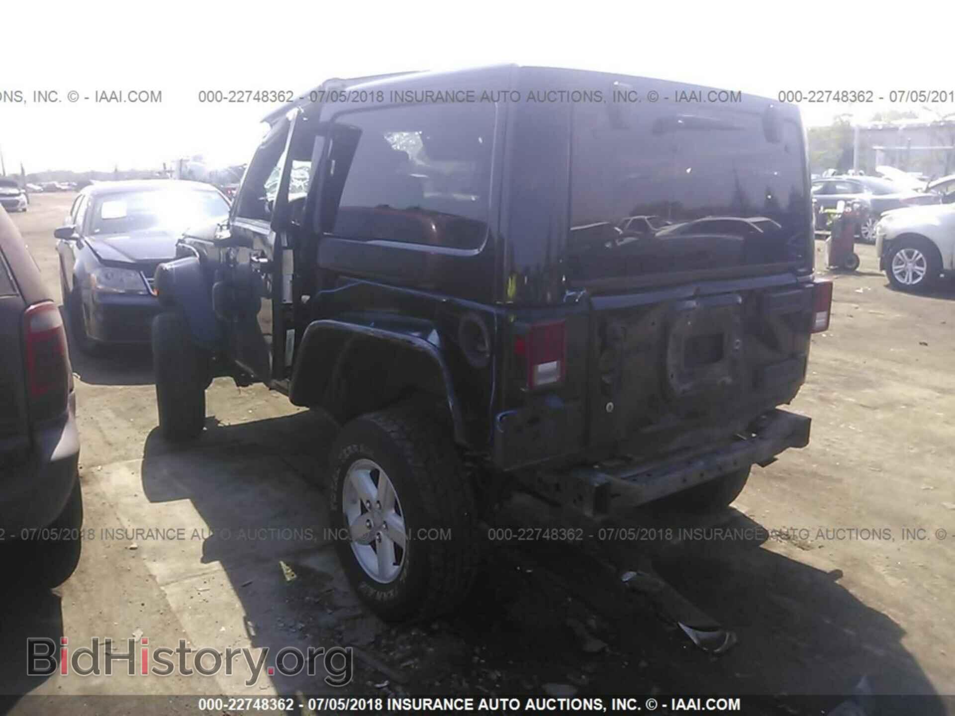 2011 Jeep Wrangler - VIN: 1J4AA5D15BL573473 - Фото 3