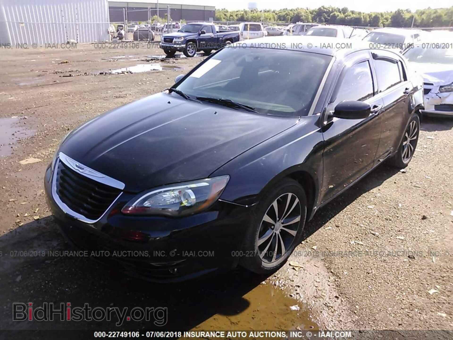 2014 Chrysler 200 - VIN: 1C3CCBCG6EN115659 - Photo 2