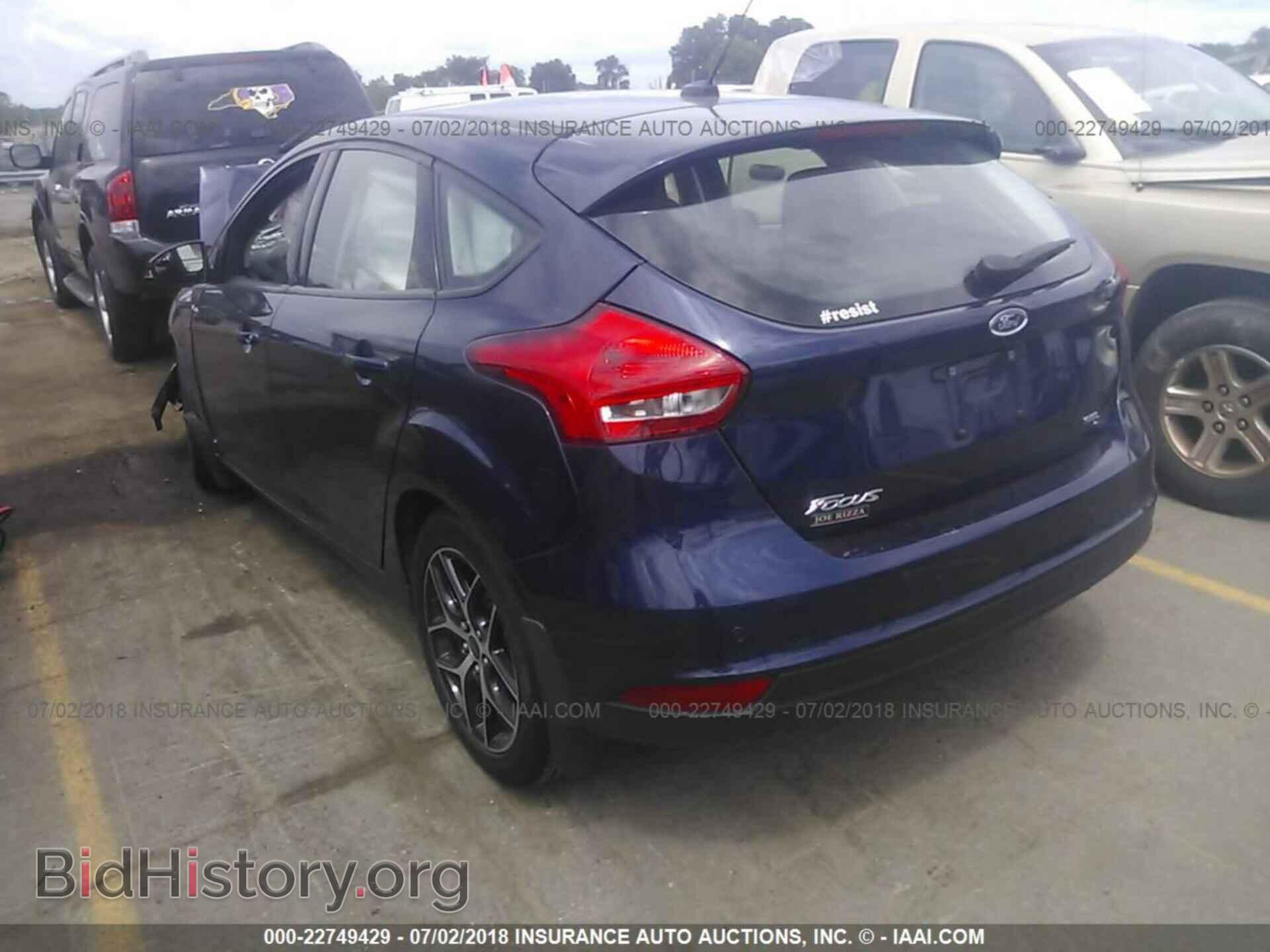 2017 Ford Focus - VIN: 1FADP3M2XHL228503 - Photo 3