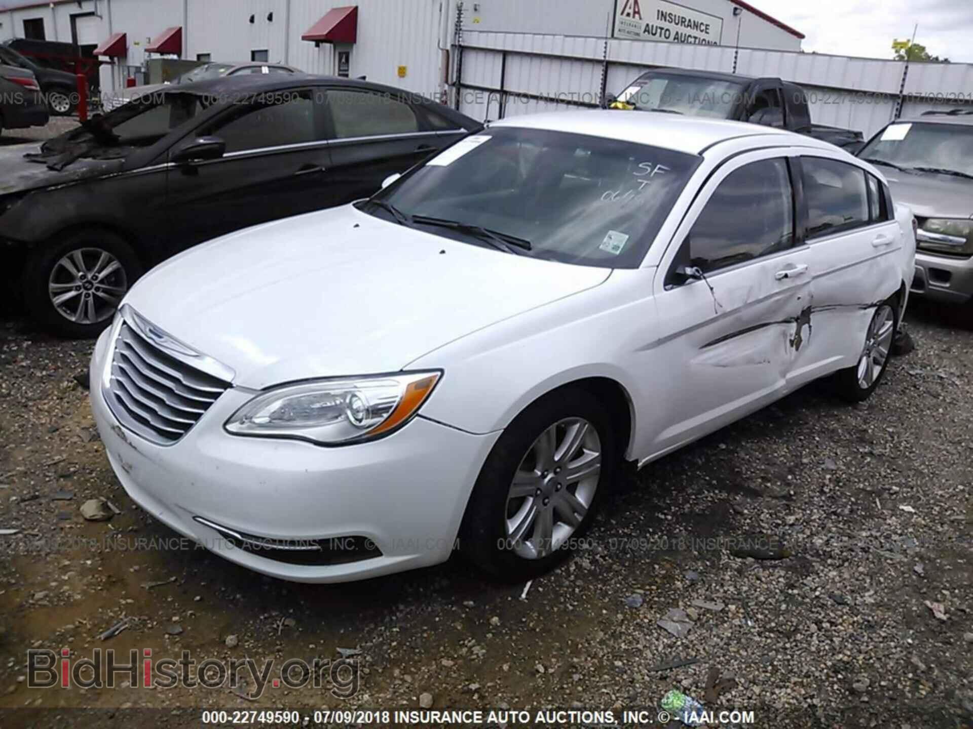 2013 Chrysler 200 - VIN: 1C3CCBAB5DN671774 - Фото 2