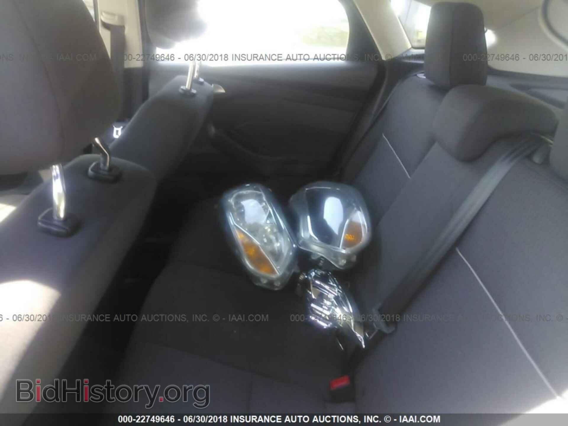 2012 Ford Focus - VIN: 1FAHP3M20CL367372 - Photo 8