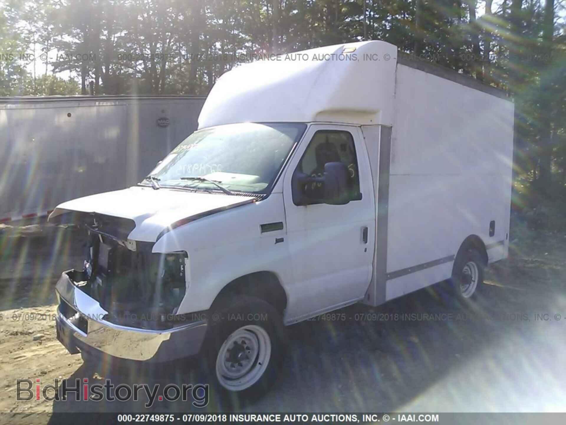 2014 Ford Econoline - VIN: 1FDWE3FL5EDB16918 - Photo 2