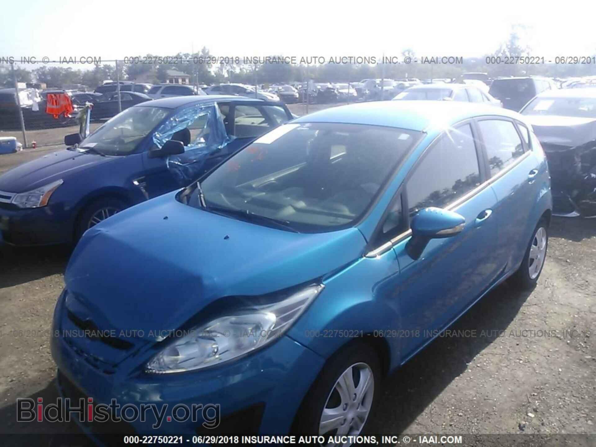2013 Ford Fiesta - VIN: 3FADP4EJ1DM184704 - Photo 2